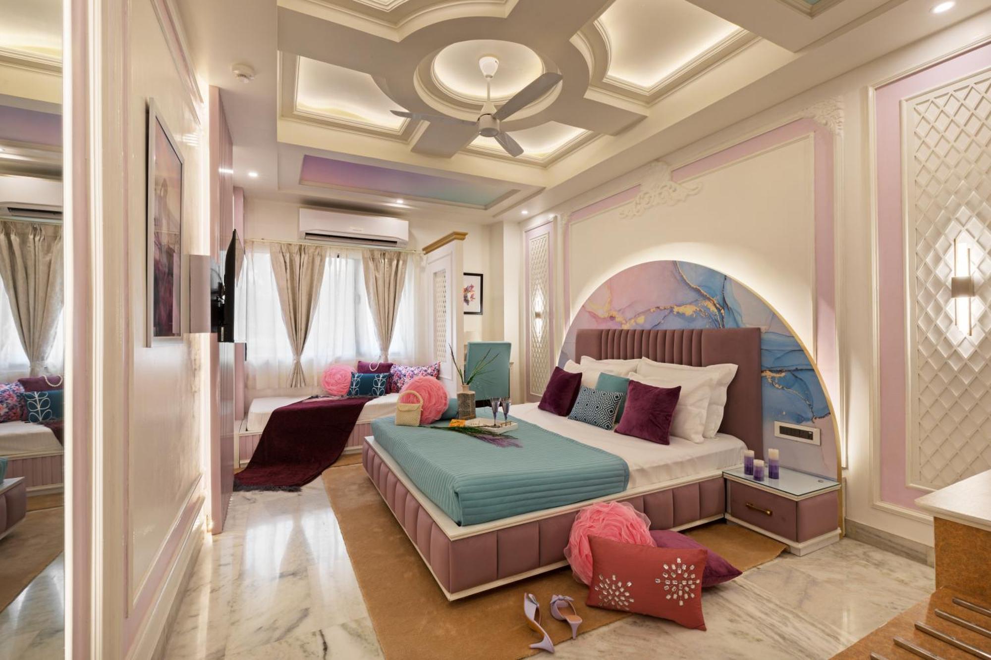 Lavender Theme Neo modern Room Designer Bed Extra Bed Enjoy on F&B Spa car Hire Complimentary Welcome Drink & Hi-Tea Candlelight & Room Decoration available extra charge,1546641778:JPEG