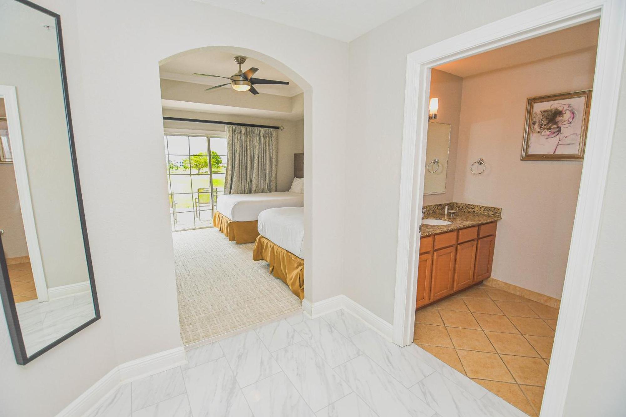Deluxe Three-Bedroom Villa Waterpark Access,1547338612:JPEG
