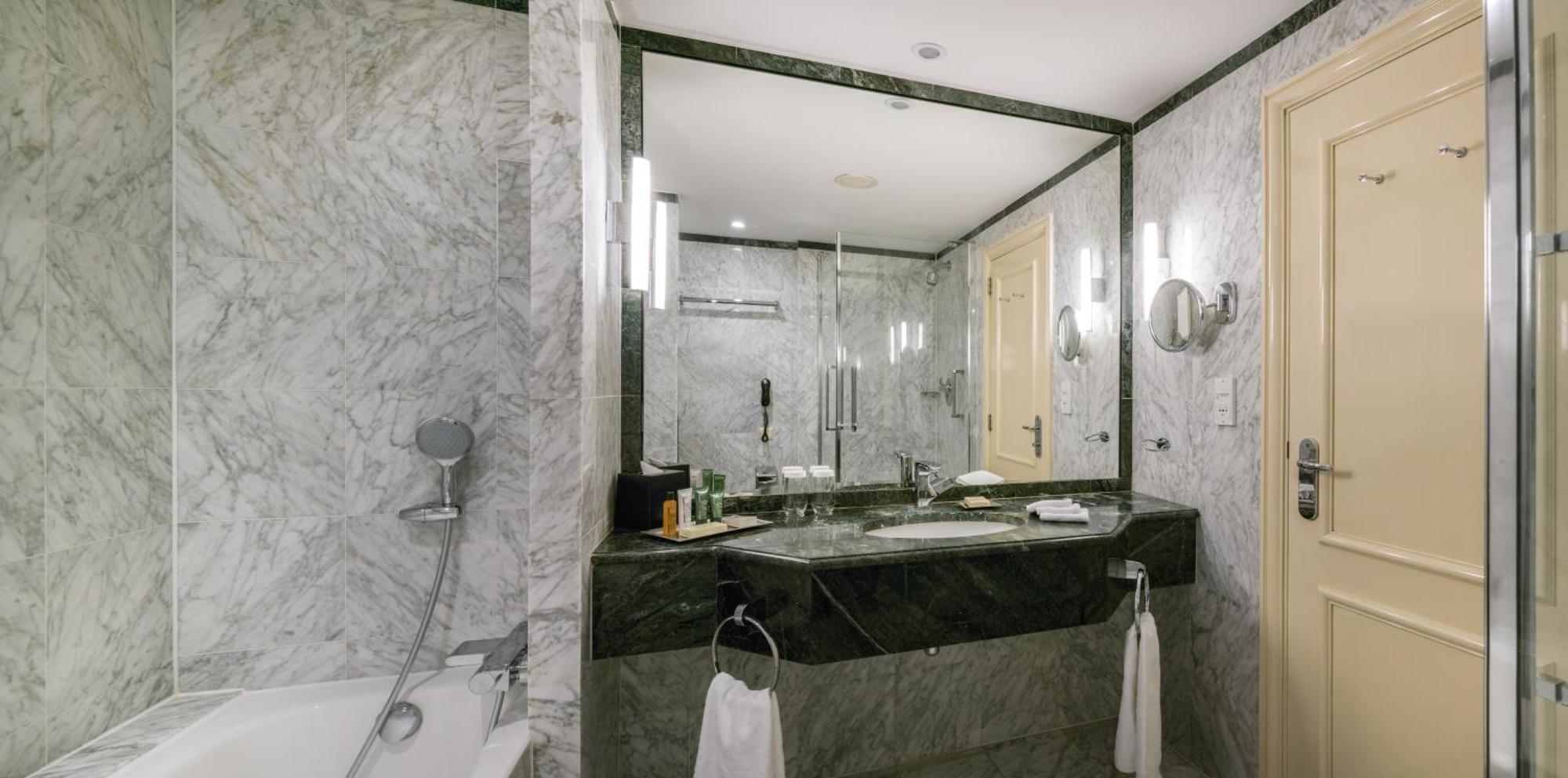 King Guest Room,1756498561:JPEG