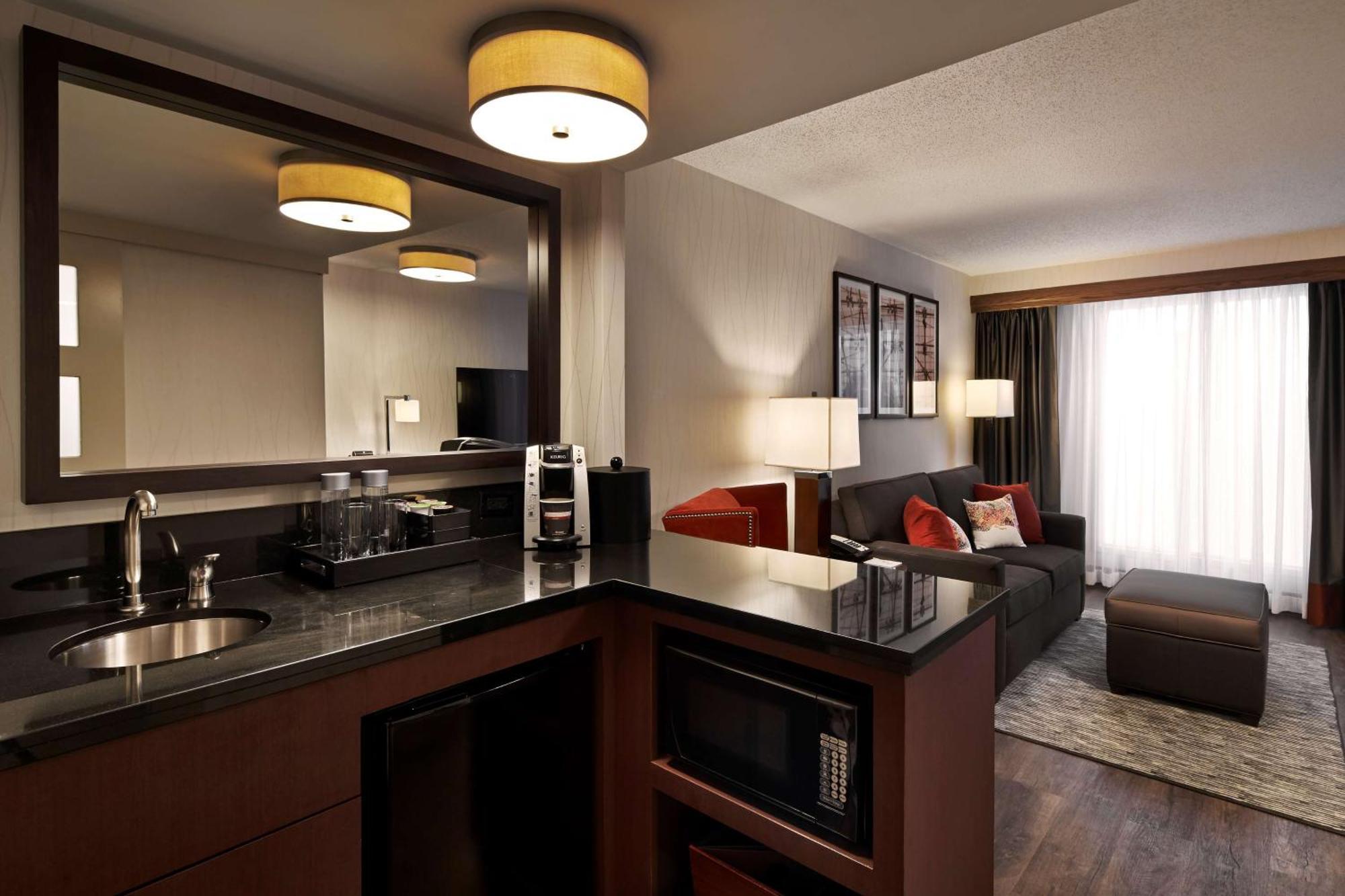 Premium Two-Room King Suite High Floor,1548874117:JPEG