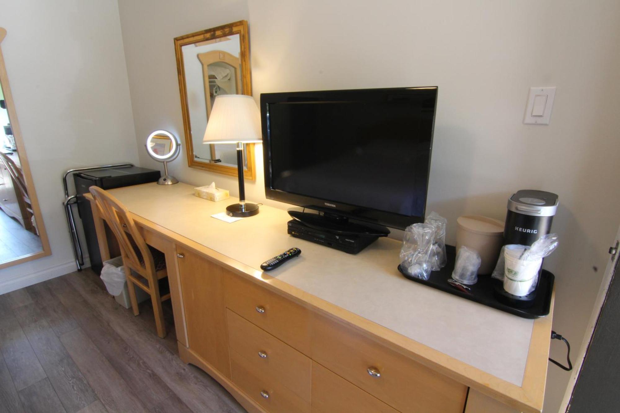 Small Double Room,1549395379:JPEG