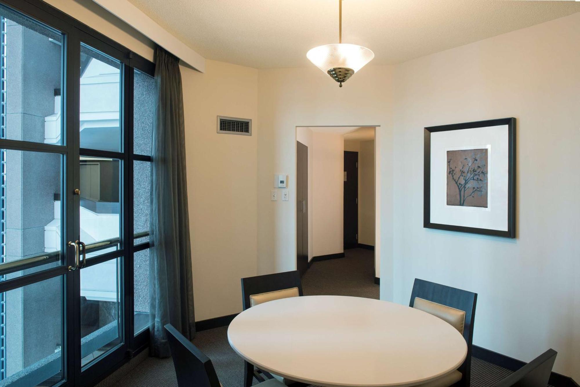 One-Bedroom Deluxe King Suite - Non-Smoking,1551441928:JPEG