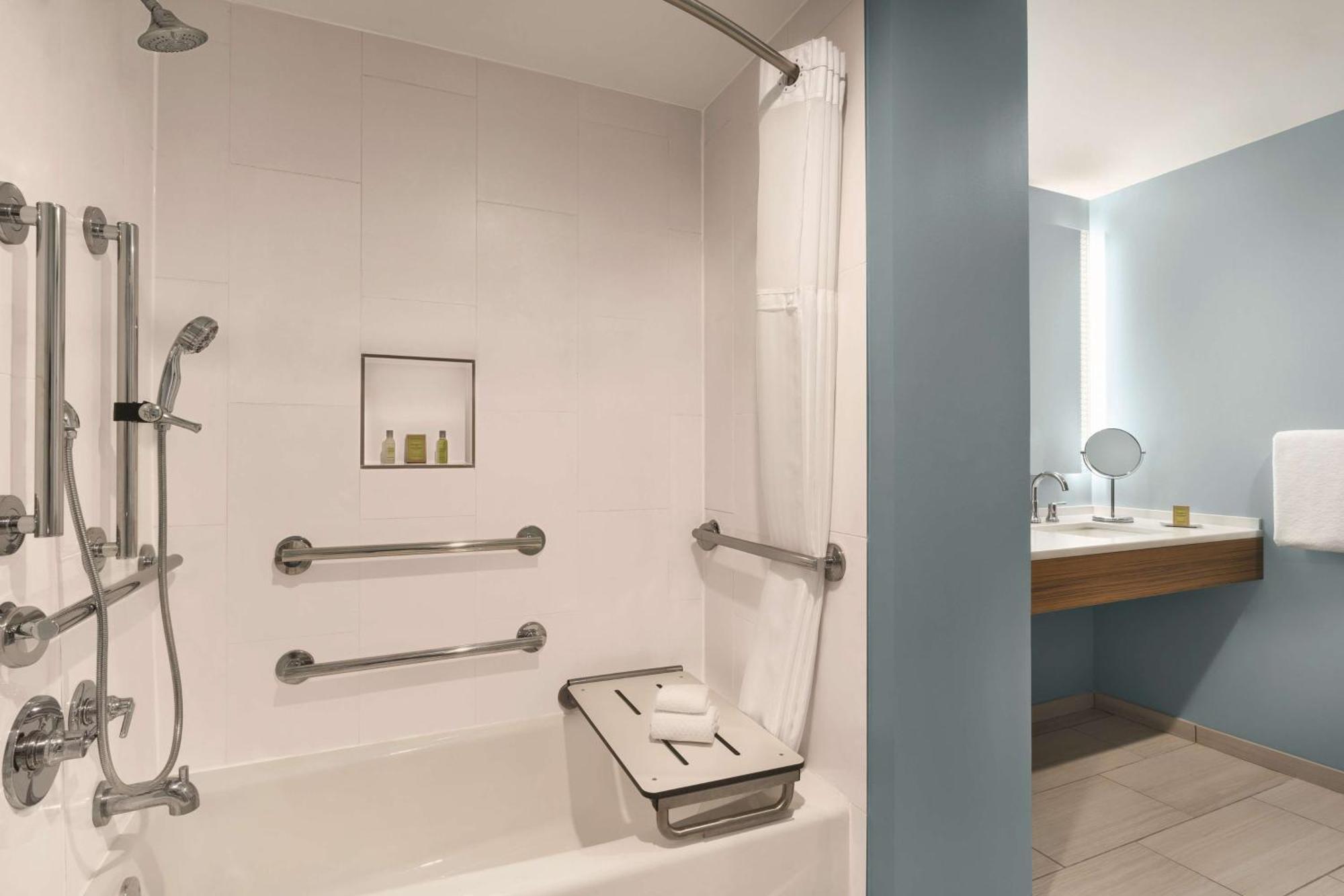 King Room with Bath Tub - Mobility Accessible,1551472045:JPEG