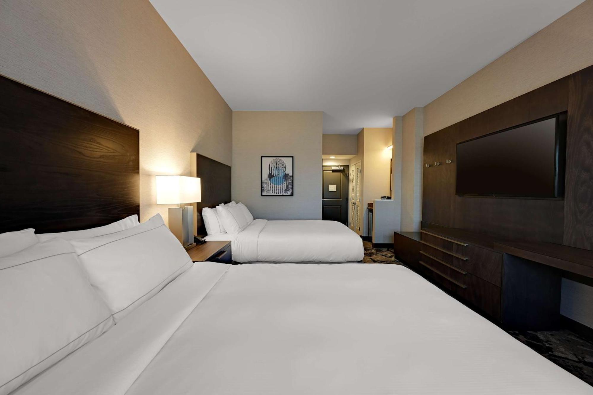 Two-Room Suite Two Queen Beds,1596873216:JPEG