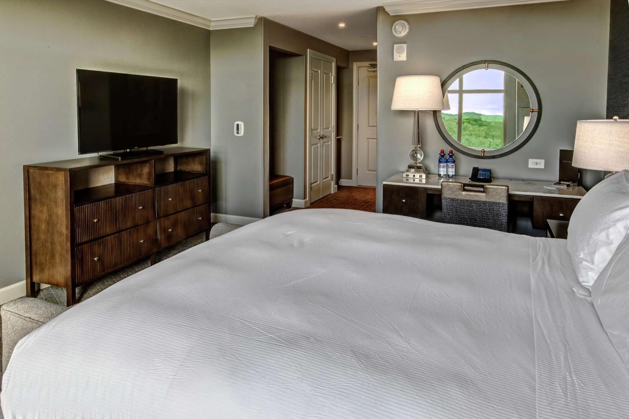 Executive King Room,1552306483:JPEG