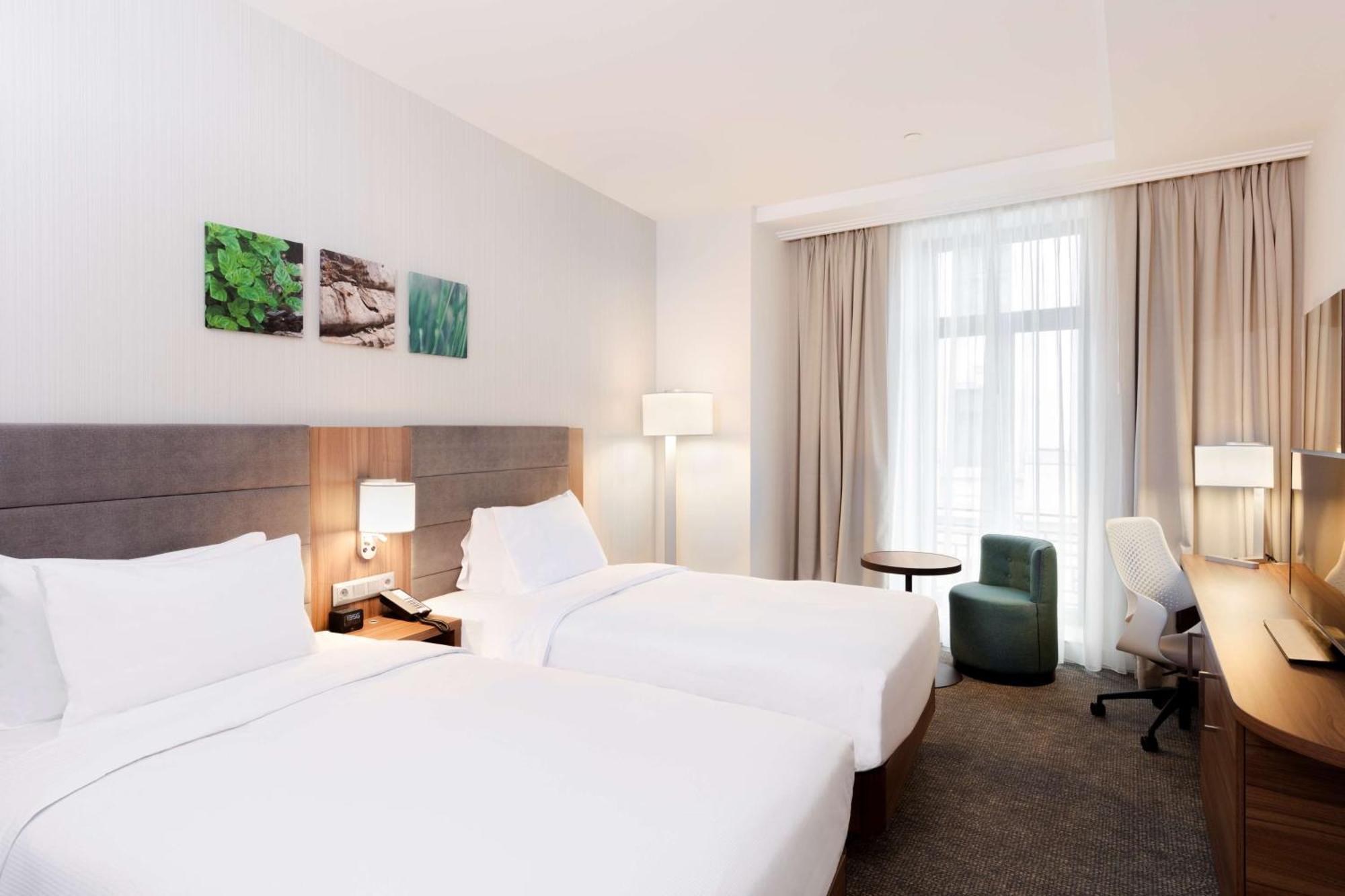 Twin Room,1552476148:JPEG