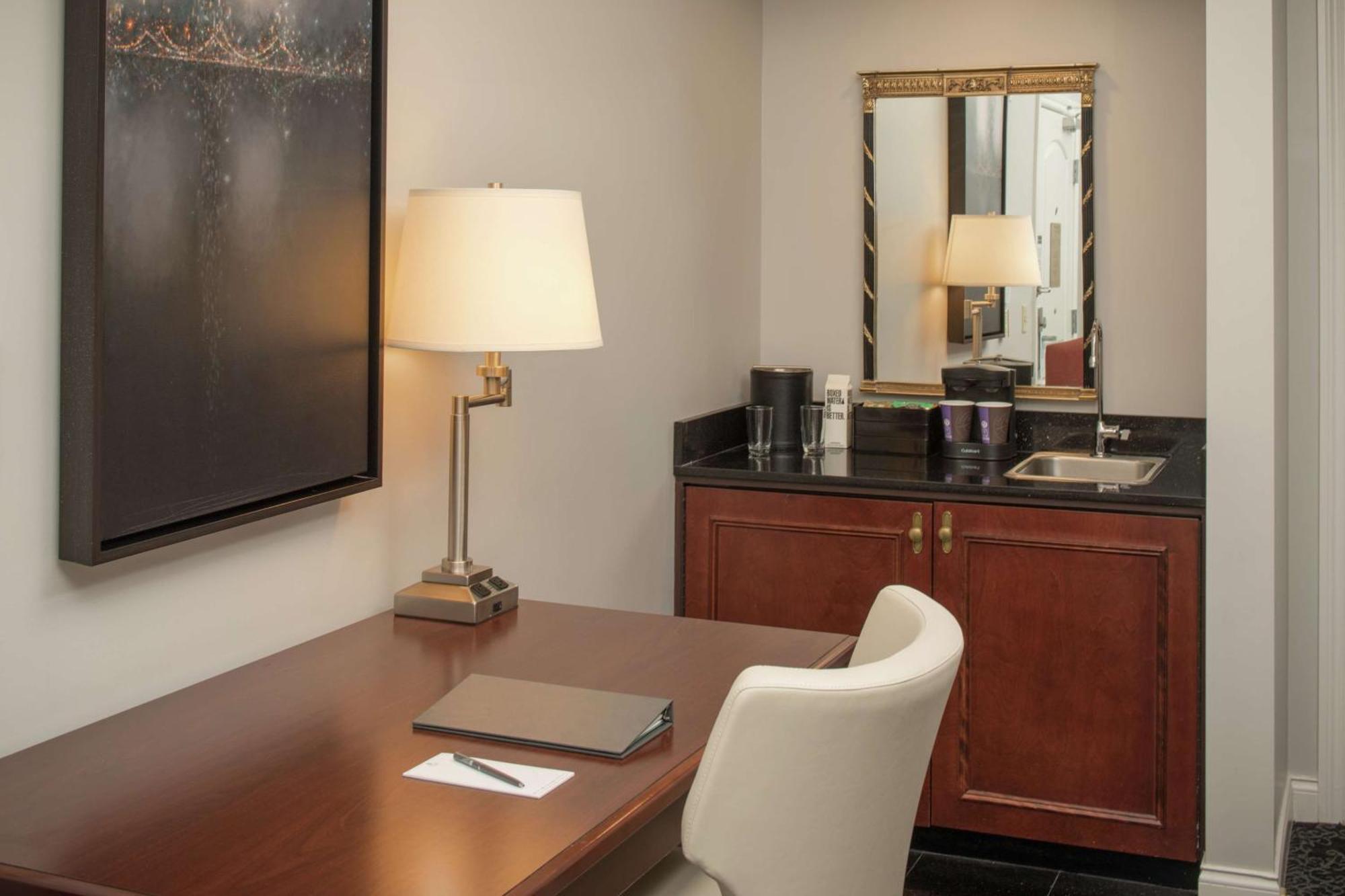 One-Bedroom King Suite,1552506886:JPEG