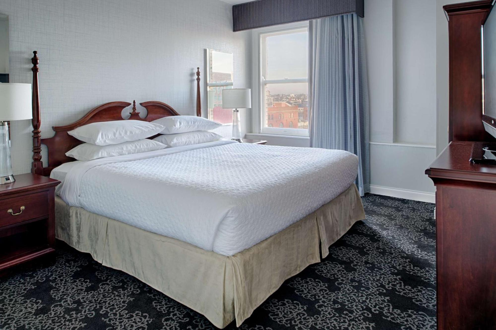 Two-Bedroom Suite,1552506808:JPEG