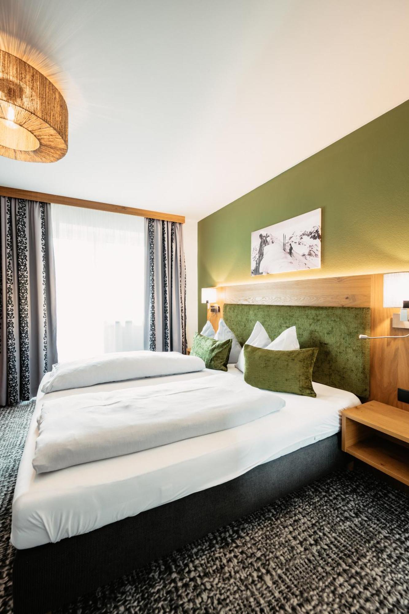 Double Room with Balcony,1552984966:JPEG