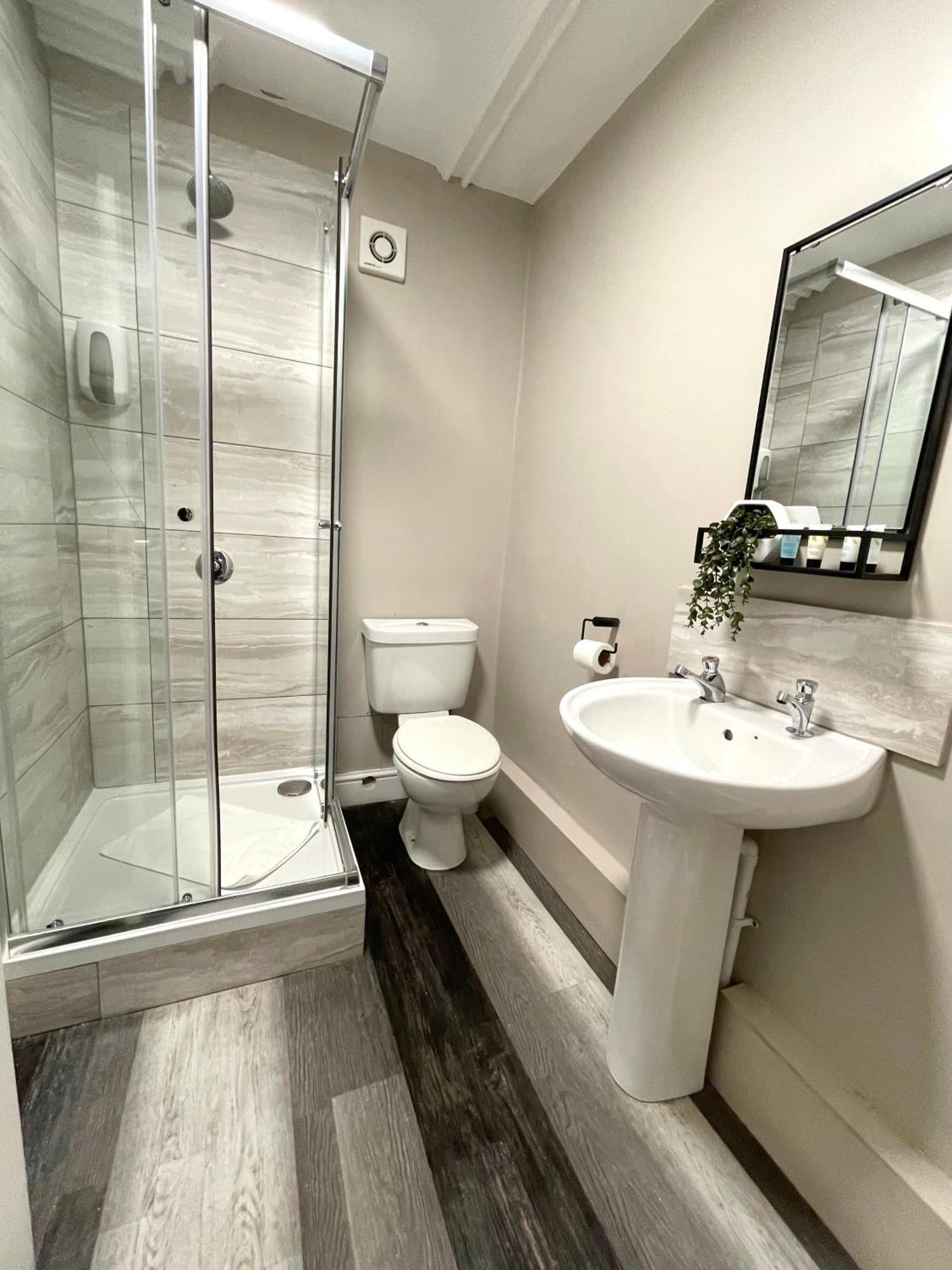 Twin Room,1770485731:JPEG