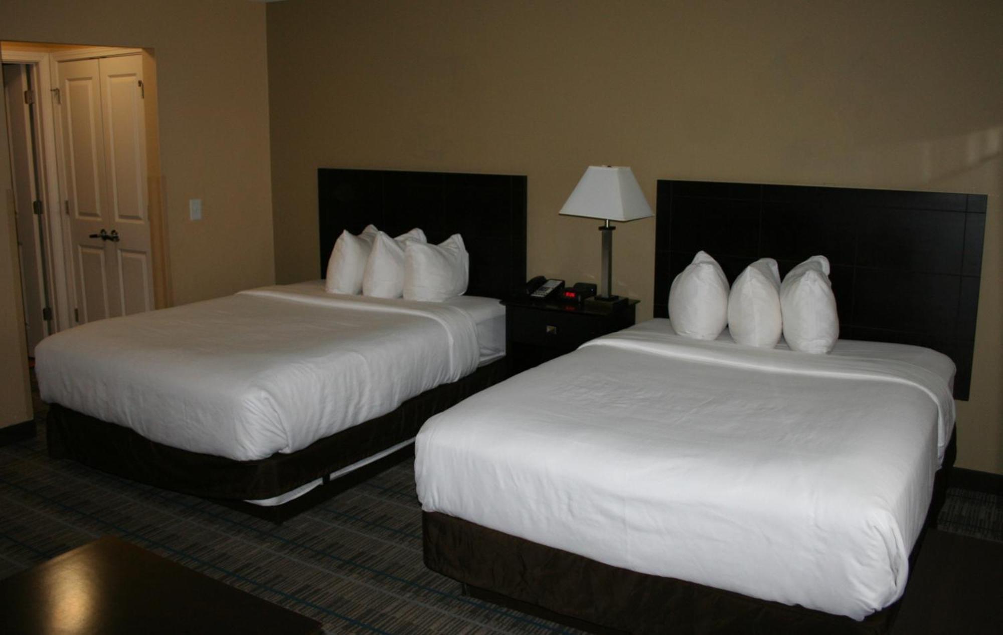 Queen Room Two Queen Beds Accessible or Non-Smoking,1567159832:JPEG