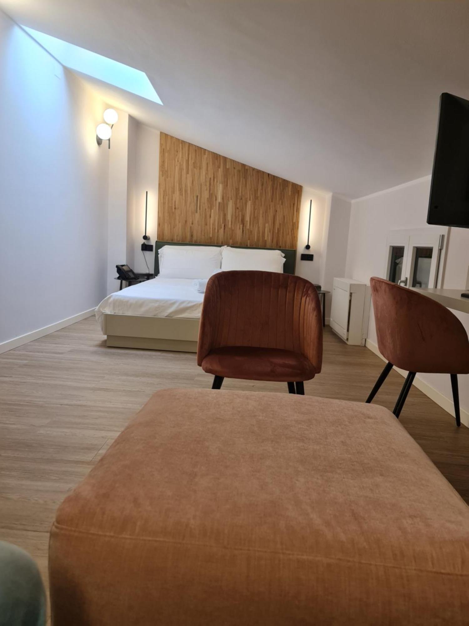 Standard Family Room,1575370118:JPEG