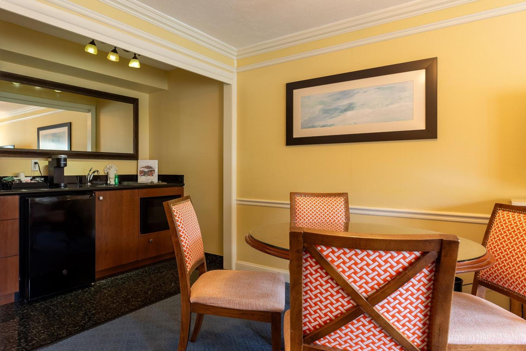 One-Bedroom Suite Pool View