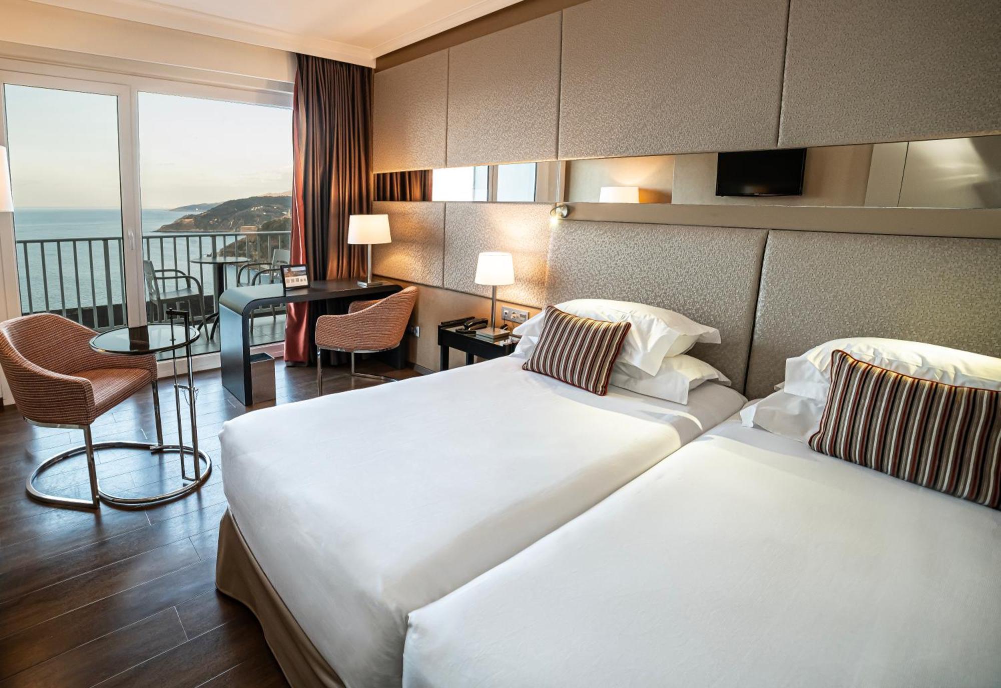 PrivilÃ¨ge Twin or Double Room with Balcony and Sea View,1704871108:JPEG