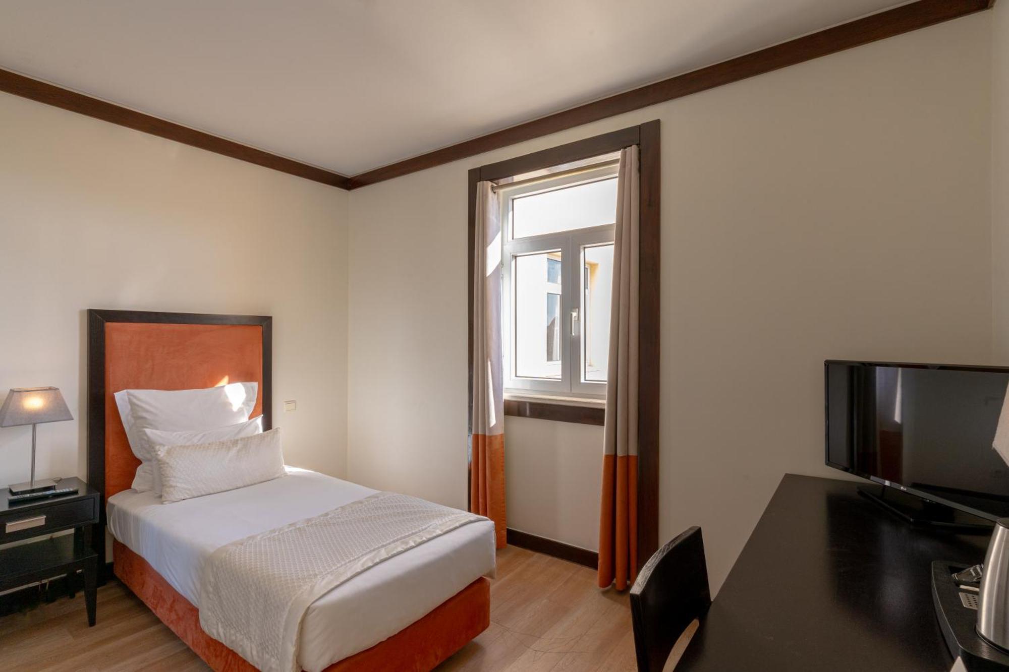 Single Room,1587493275:JPEG