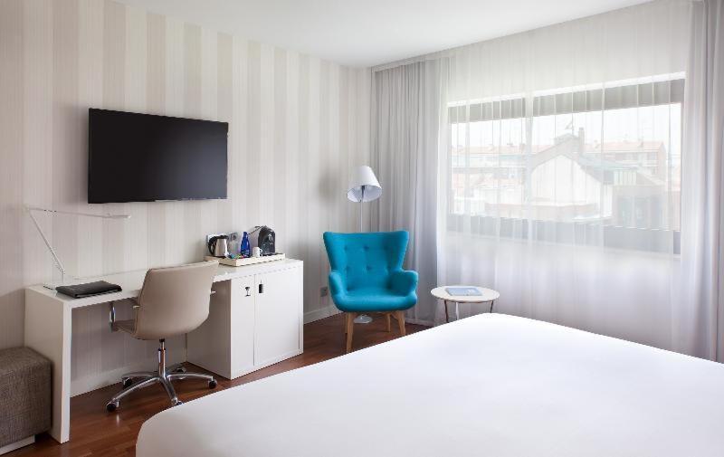 Onderling Verbonden Familiekamer met Extra Bed (3 Volwassenen + 2 Kinderen)