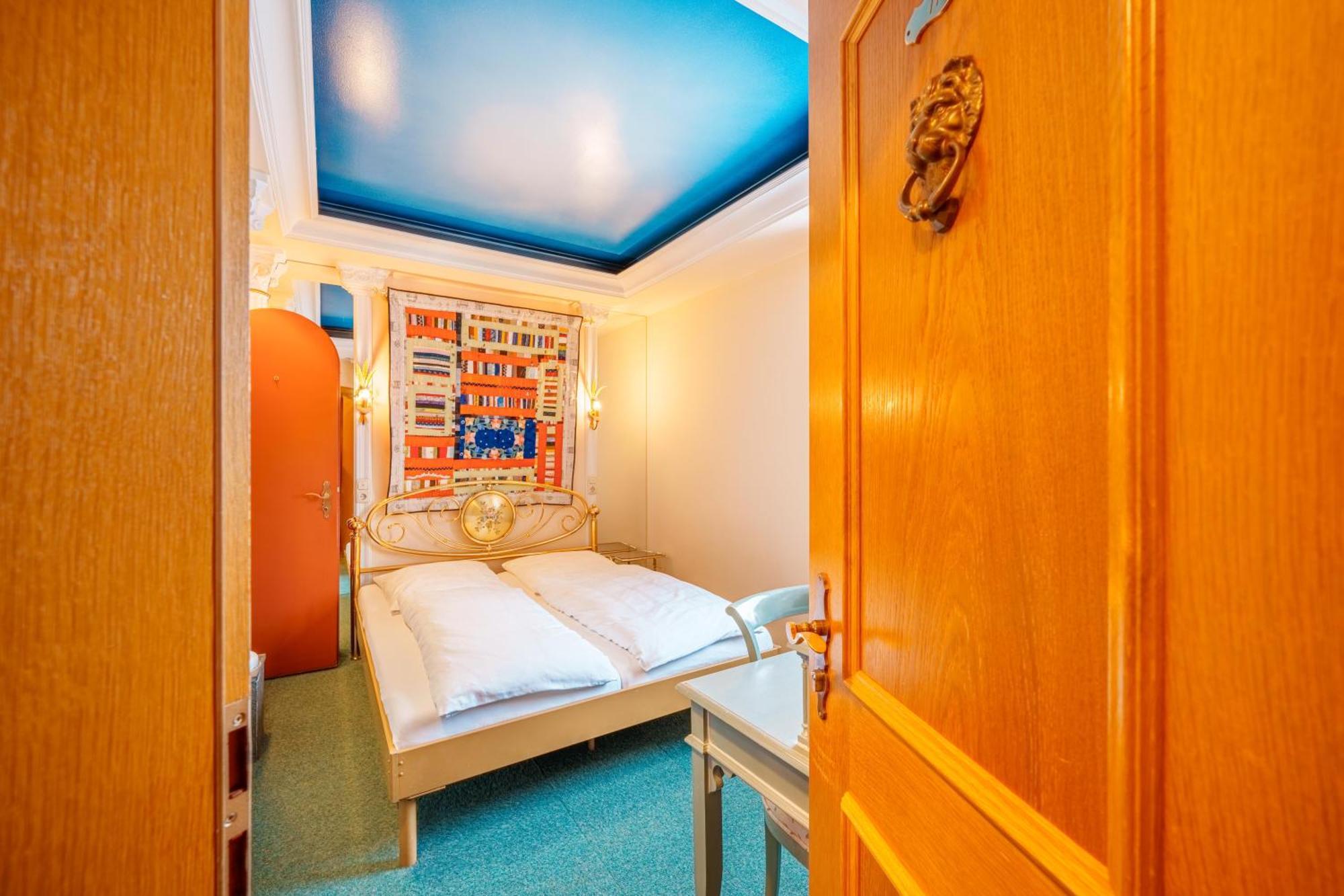 Single Room,1589555595:JPEG