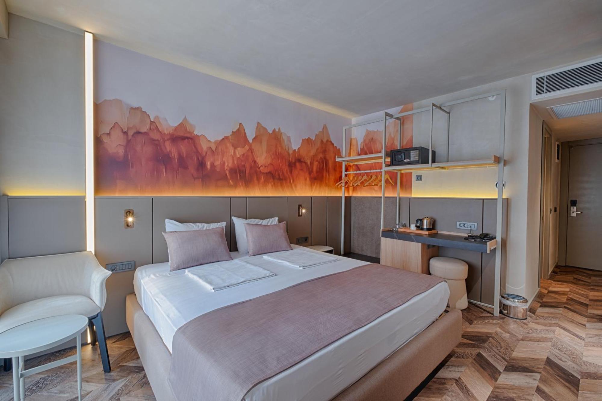 Double Room with Mountain View,1589588221:JPEG