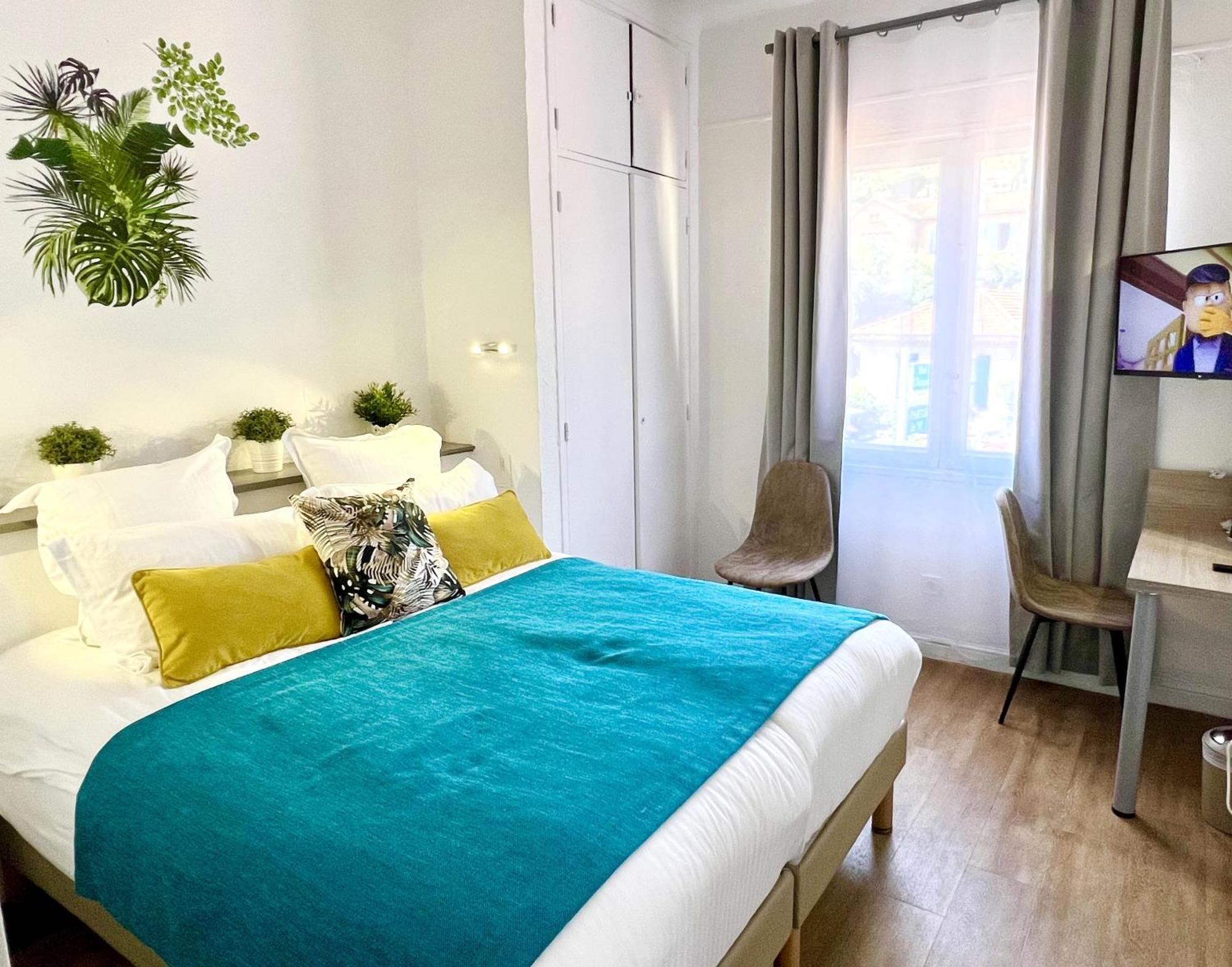 Small Double Room,1540183324:JPEG
