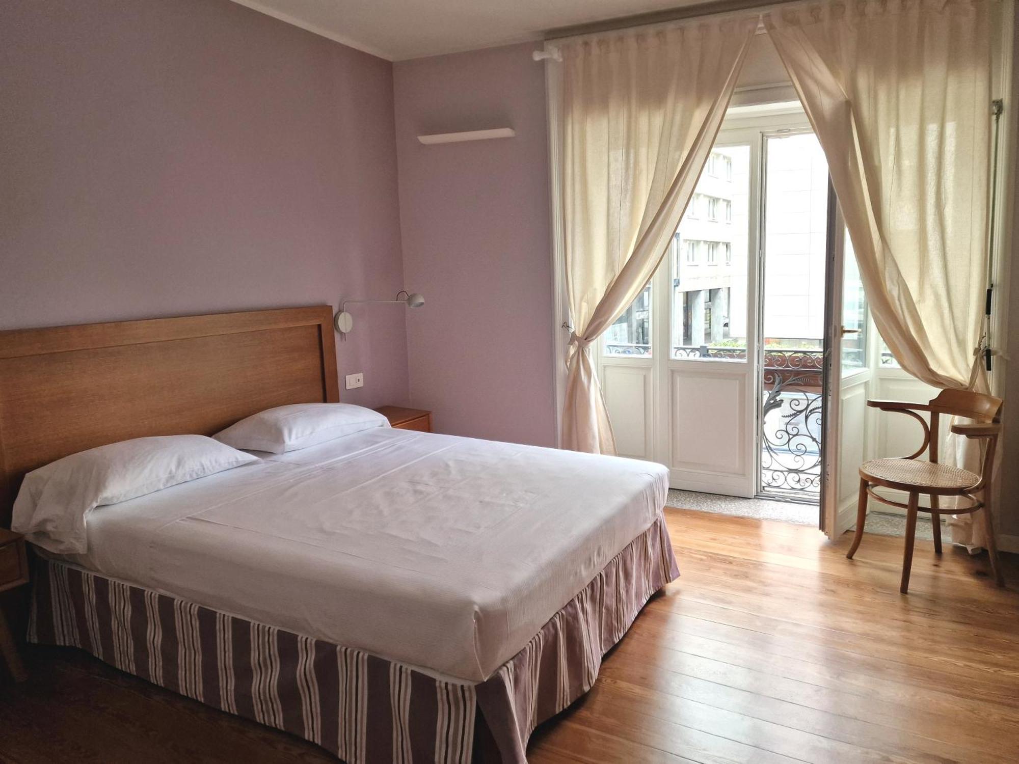 Deluxe Double Room,1595414551:JPEG