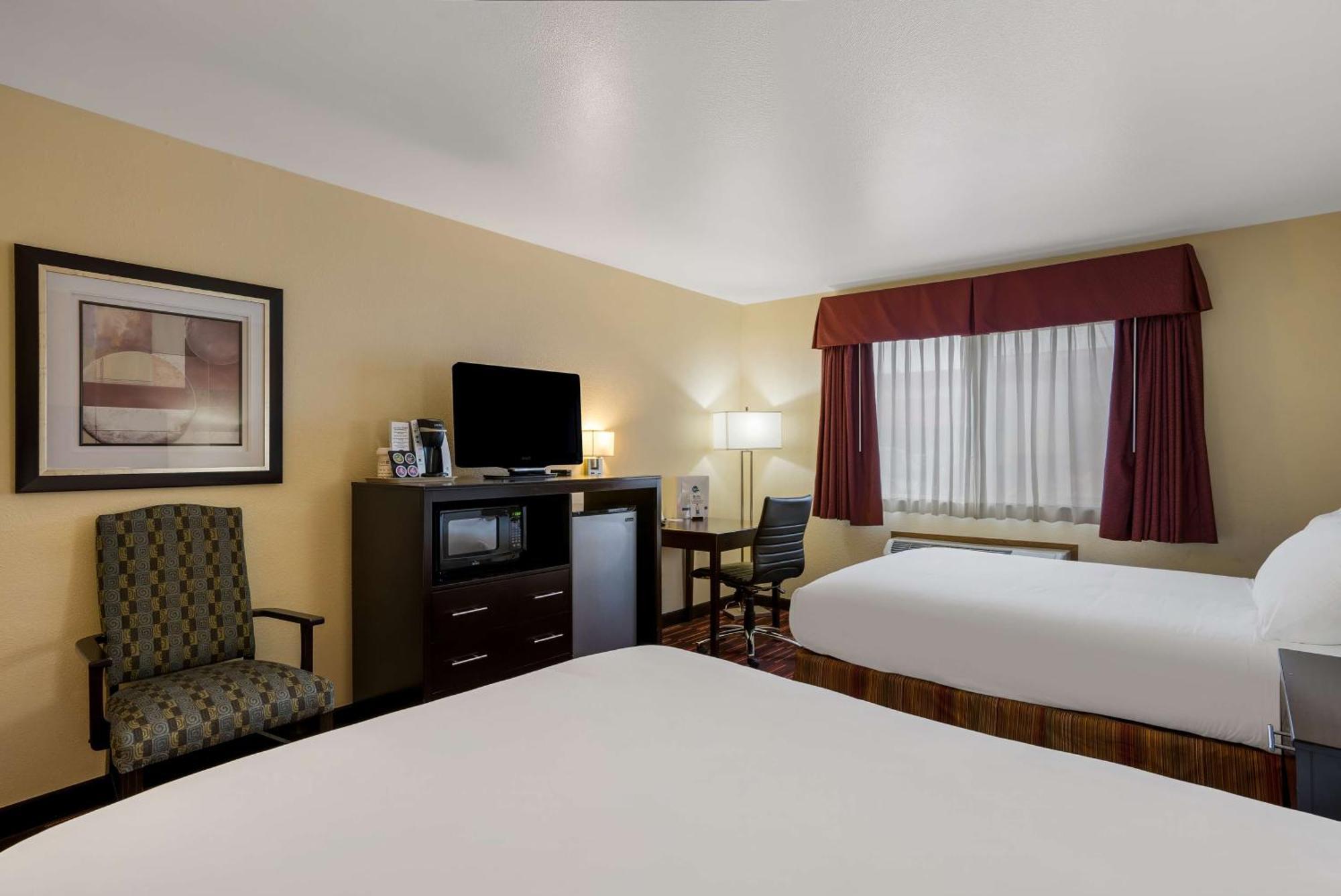 Queen Room Two Queen Beds Non-Smoking