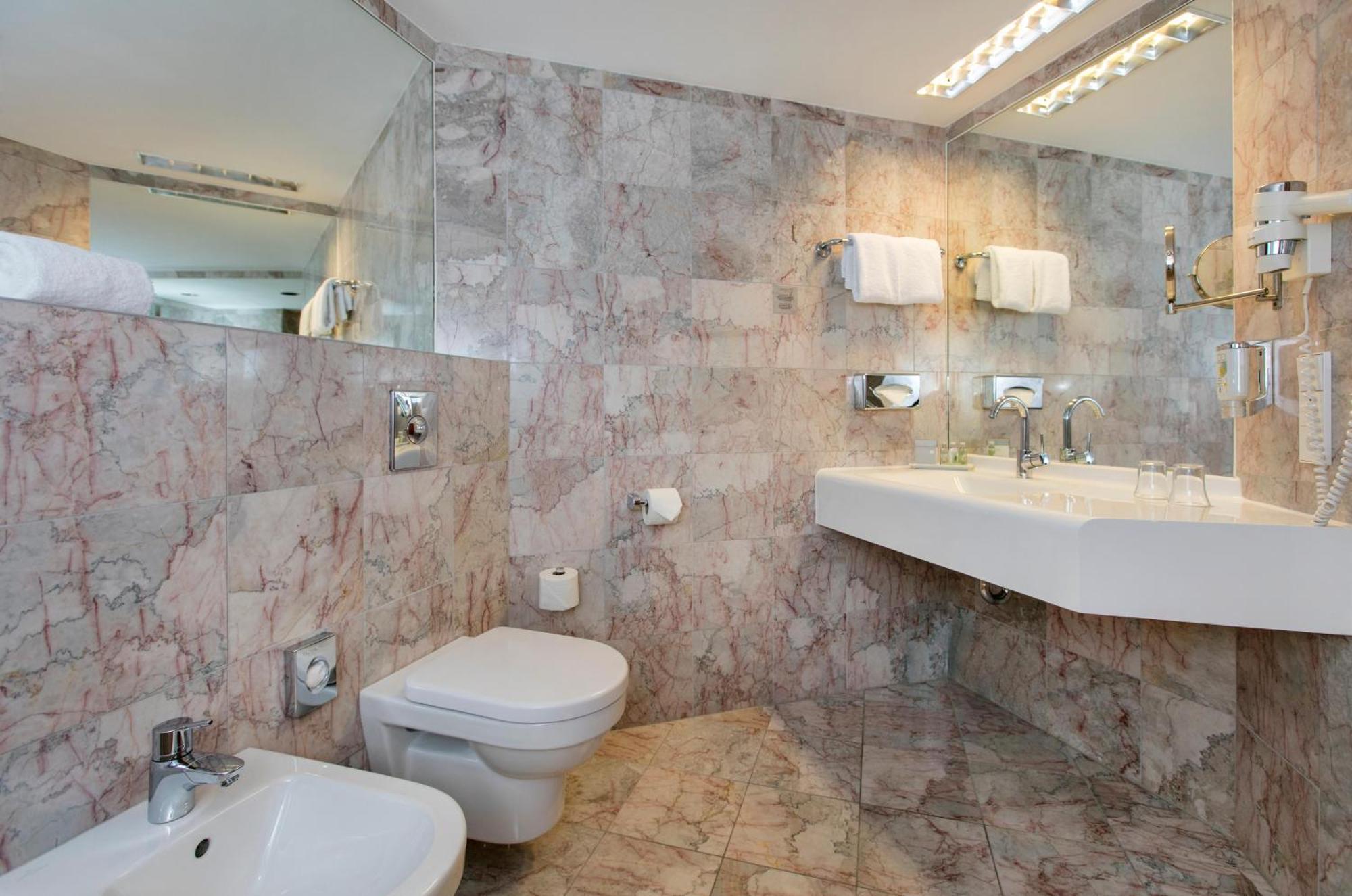 Junior Suite,1599641391:JPEG