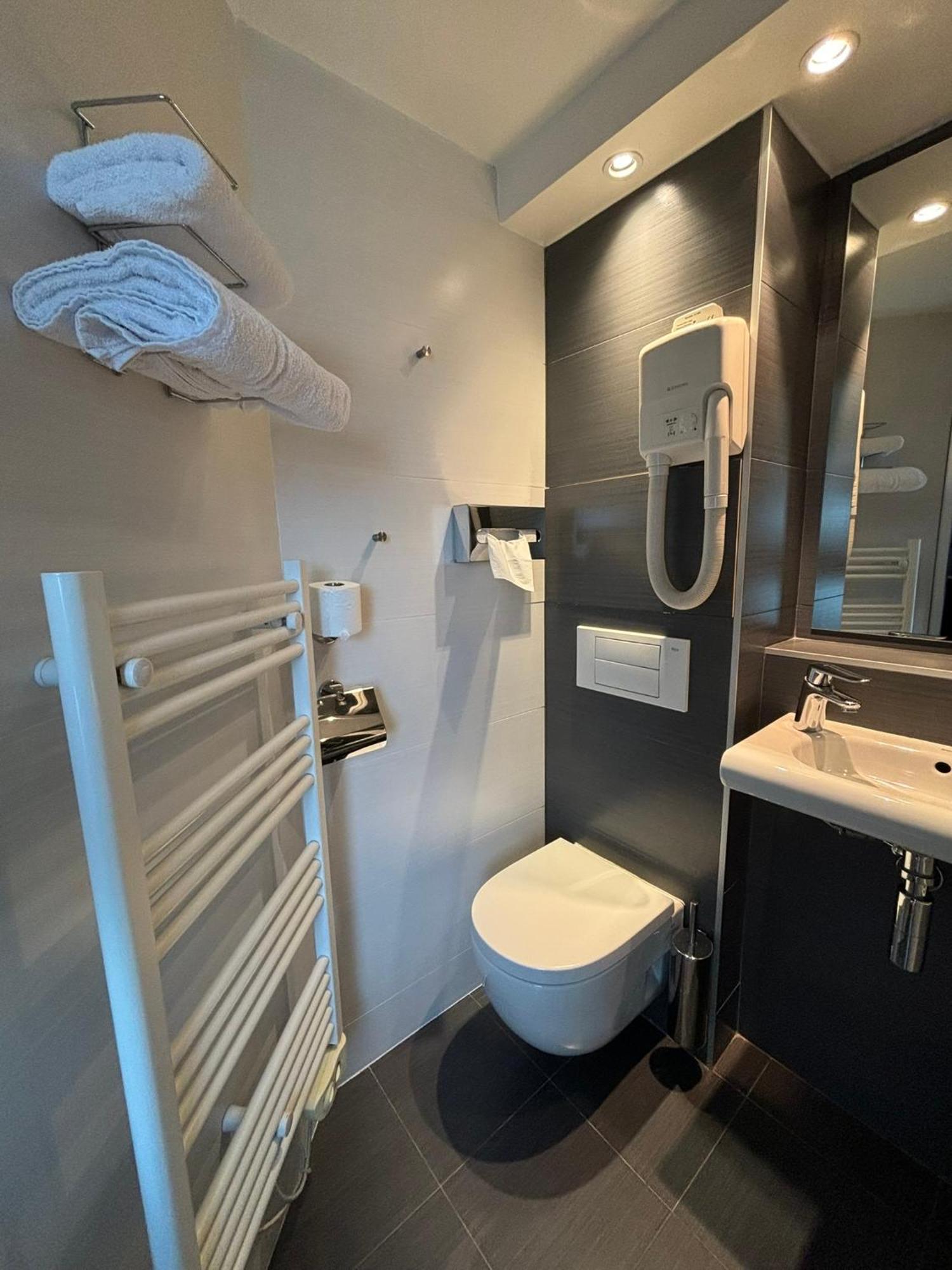 Double Room,1659455924:JPEG