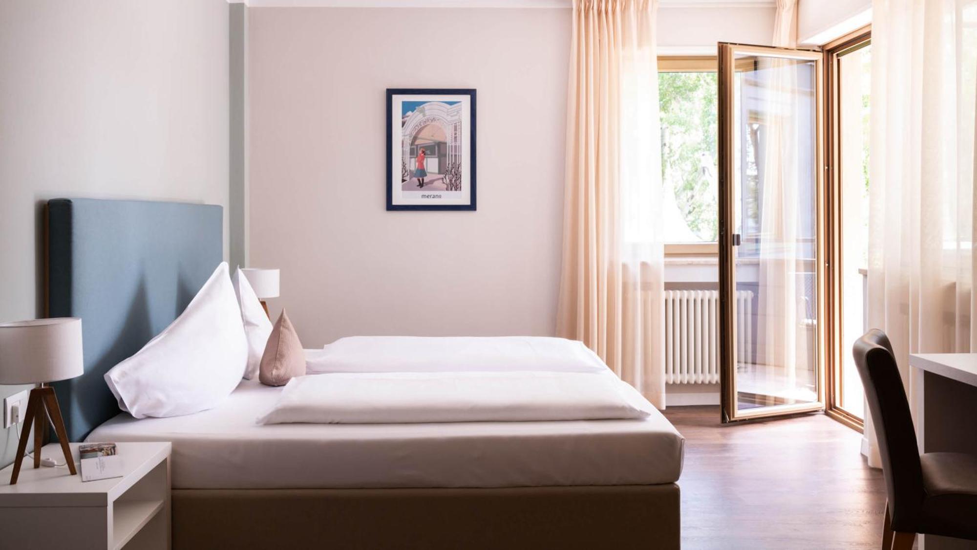 Double or Twin Room,653835720:JPEG