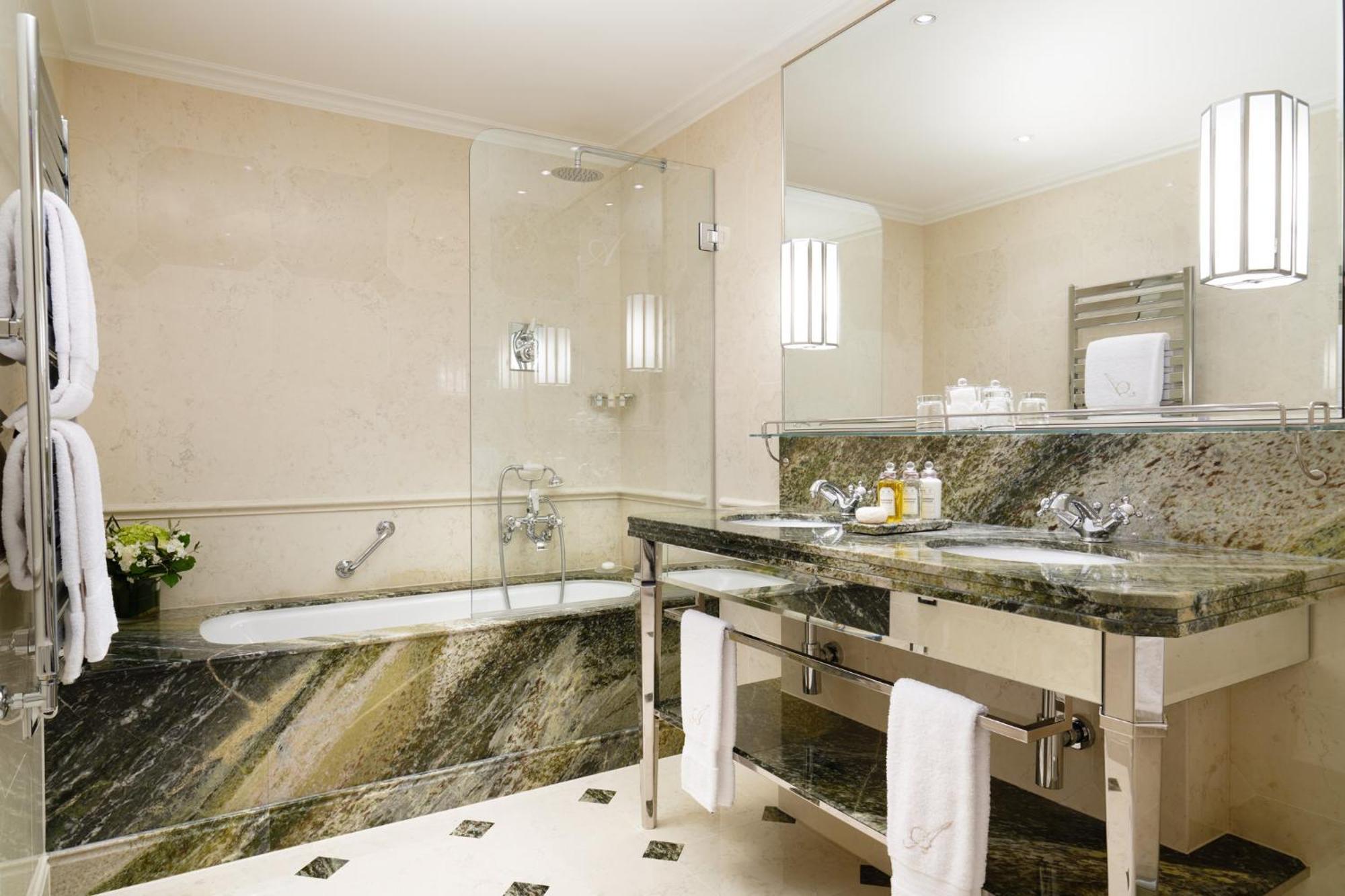 Exclusive King Room Lake View,1605365746:JPEG