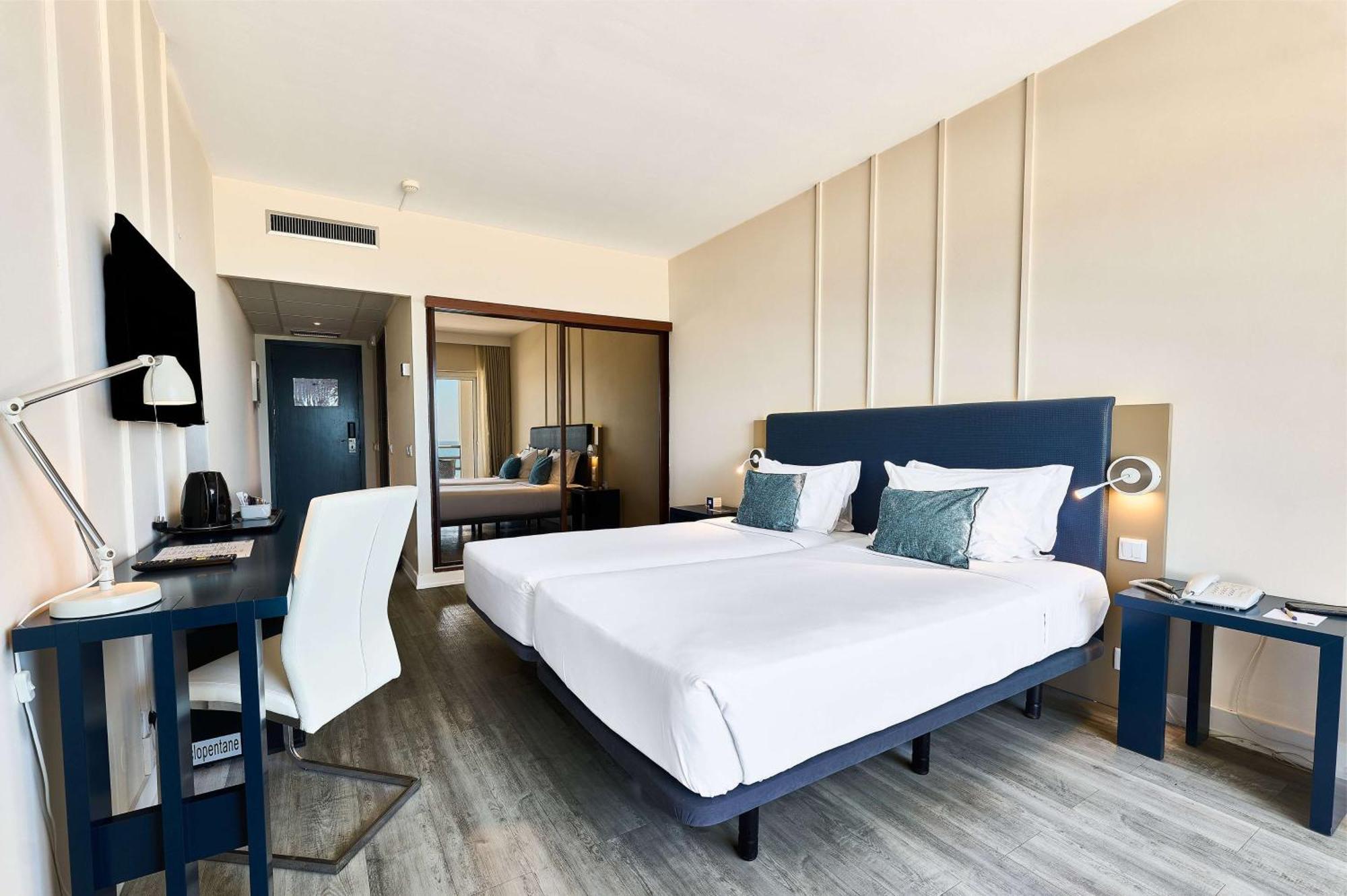 2 Twin Beds, Premium Ocean Front, Non-Smoking,1710068817:JPEG