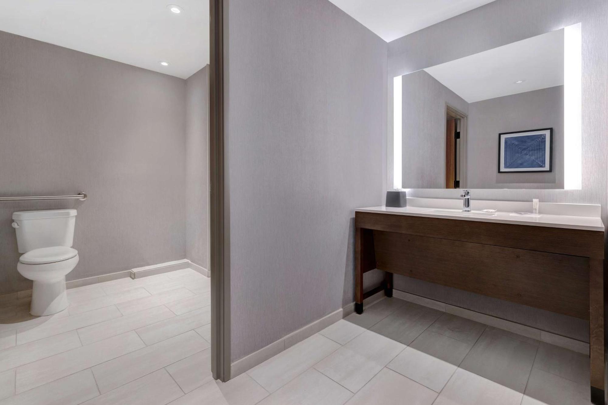King Room with Sofa Bed and Accessible Tub,1614880578:JPEG