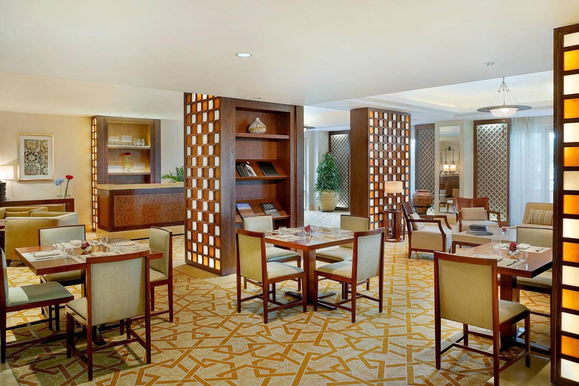 Club Ocean Room 1 King Bed Club Lounge Access 5 Culinary Presentations Including Flowing Beverages,1615382596:JPEG