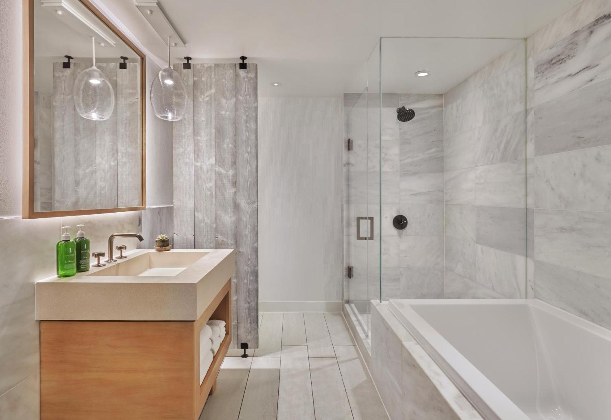One-Bedroom King Suite with Balcony and Ocean View,1615684867:JPEG