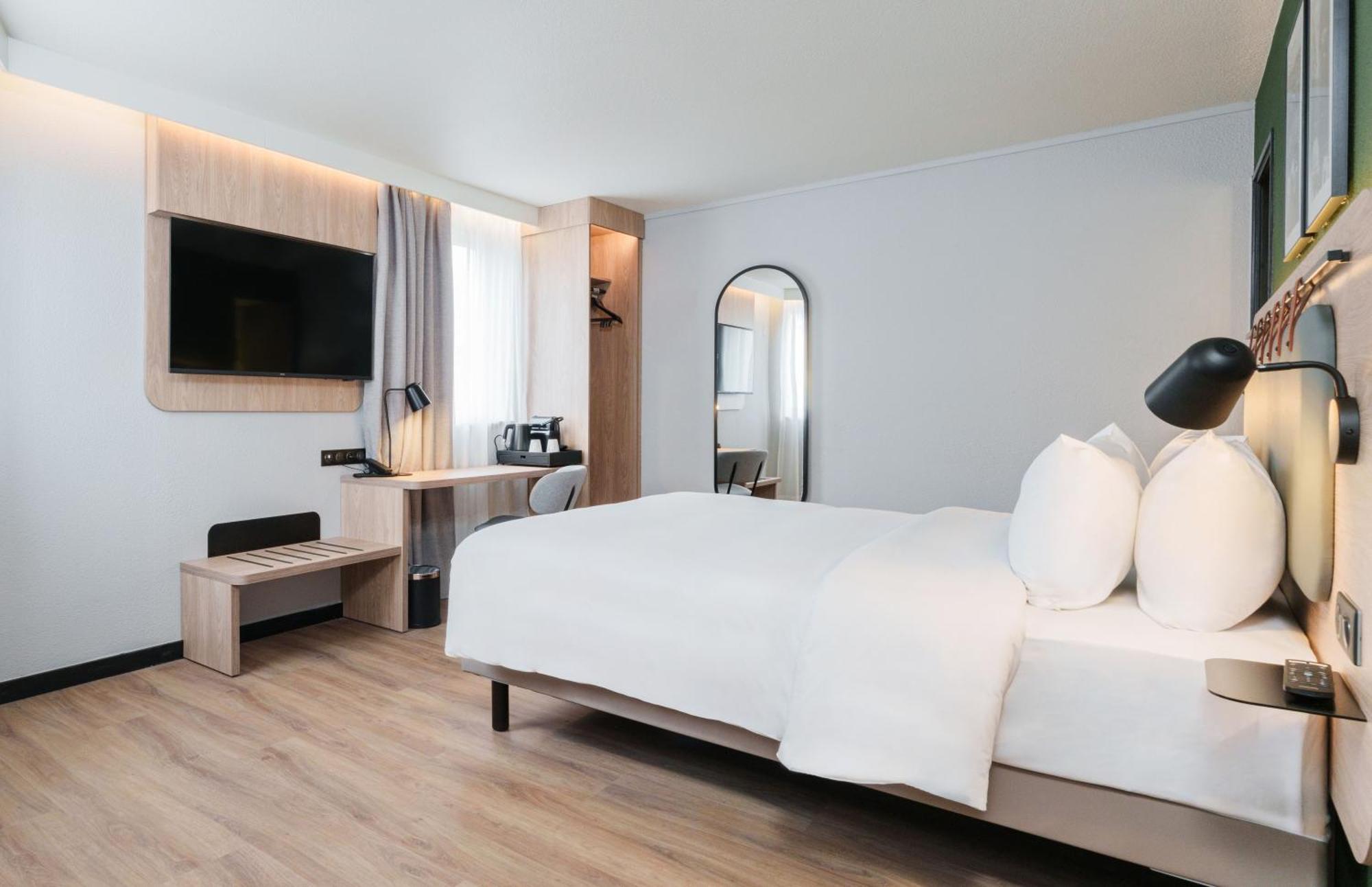 Premium Room - 1 Queen Bed,1708230504:JPEG