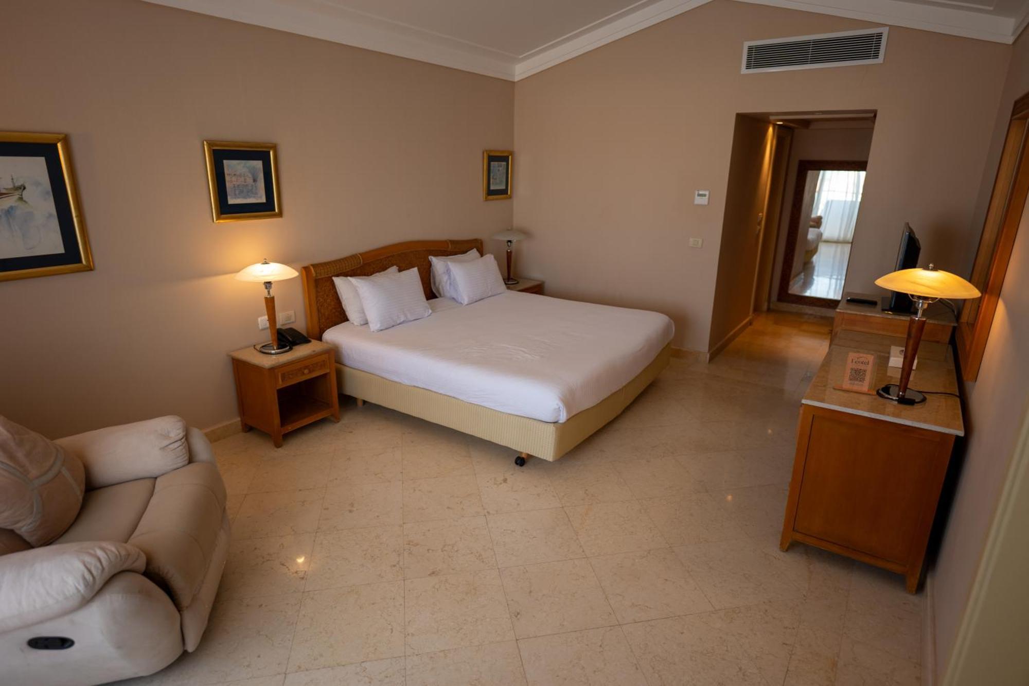 Junior Suite with Pool View