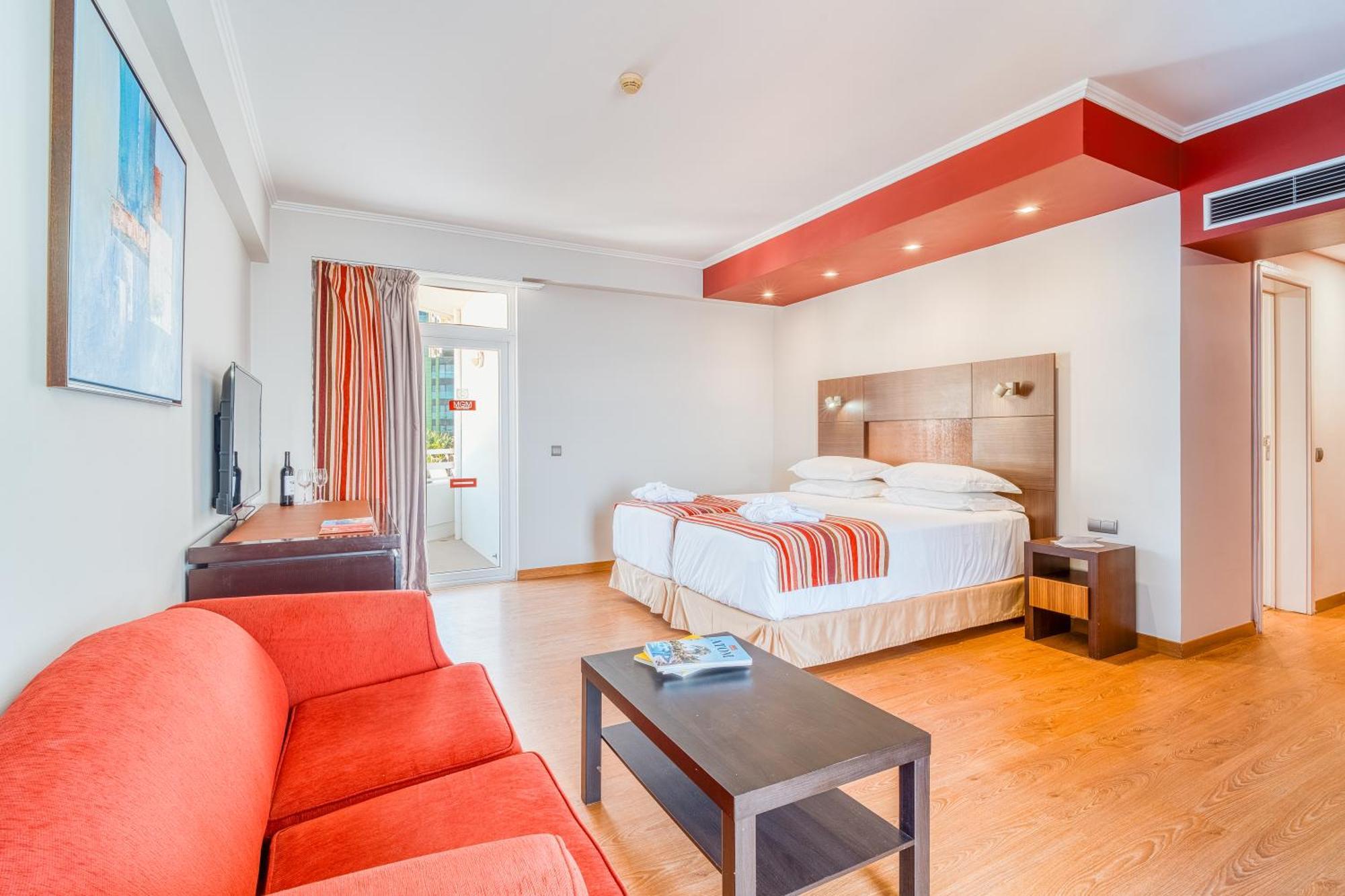 Deluxe Double or Twin Room with Sea View (2 Adults + 1 Children),1619167655:JPEG
