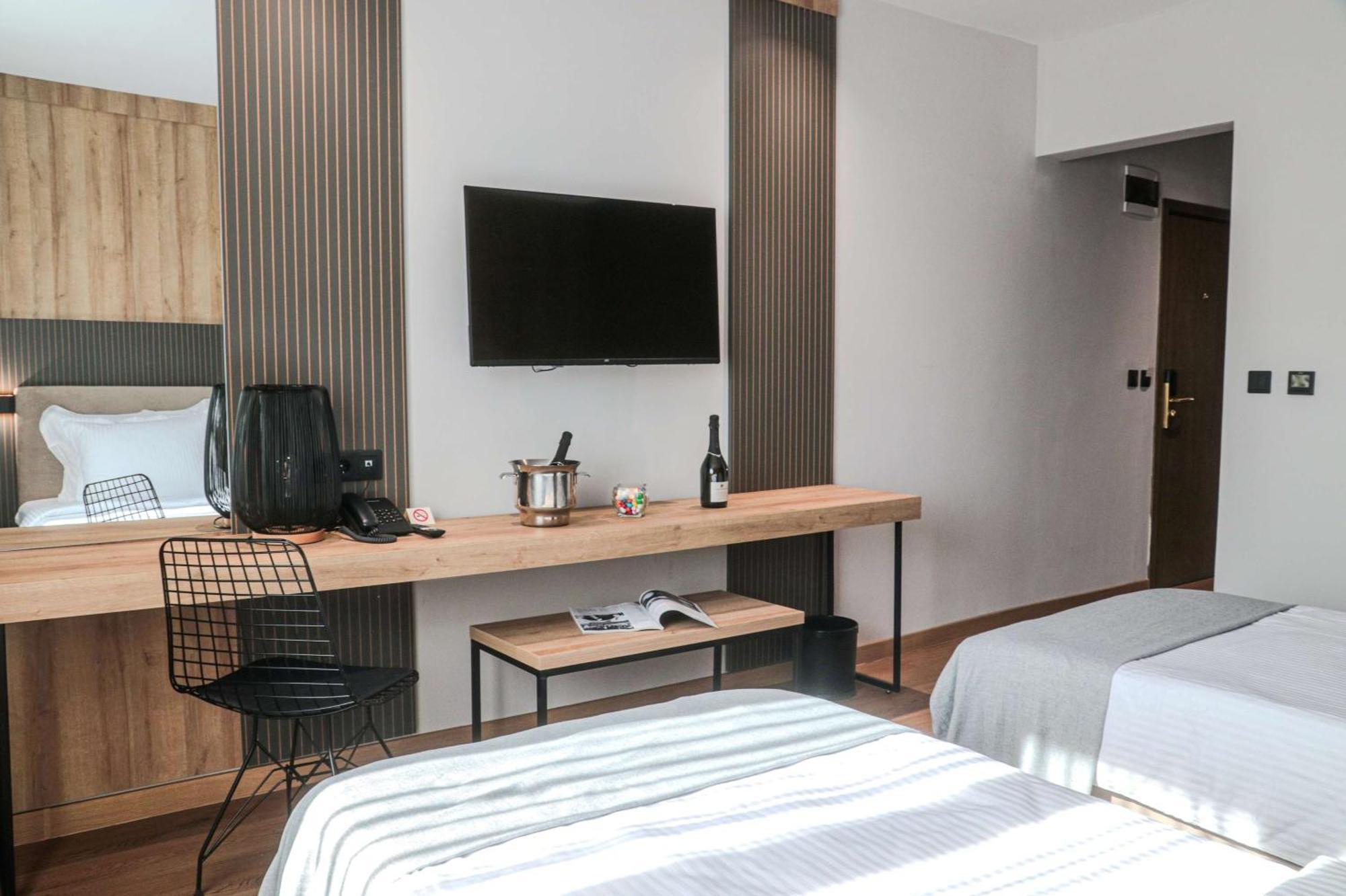 Family Suite One Double Two Single Beds Non-Smoking,1623647224:JPEG