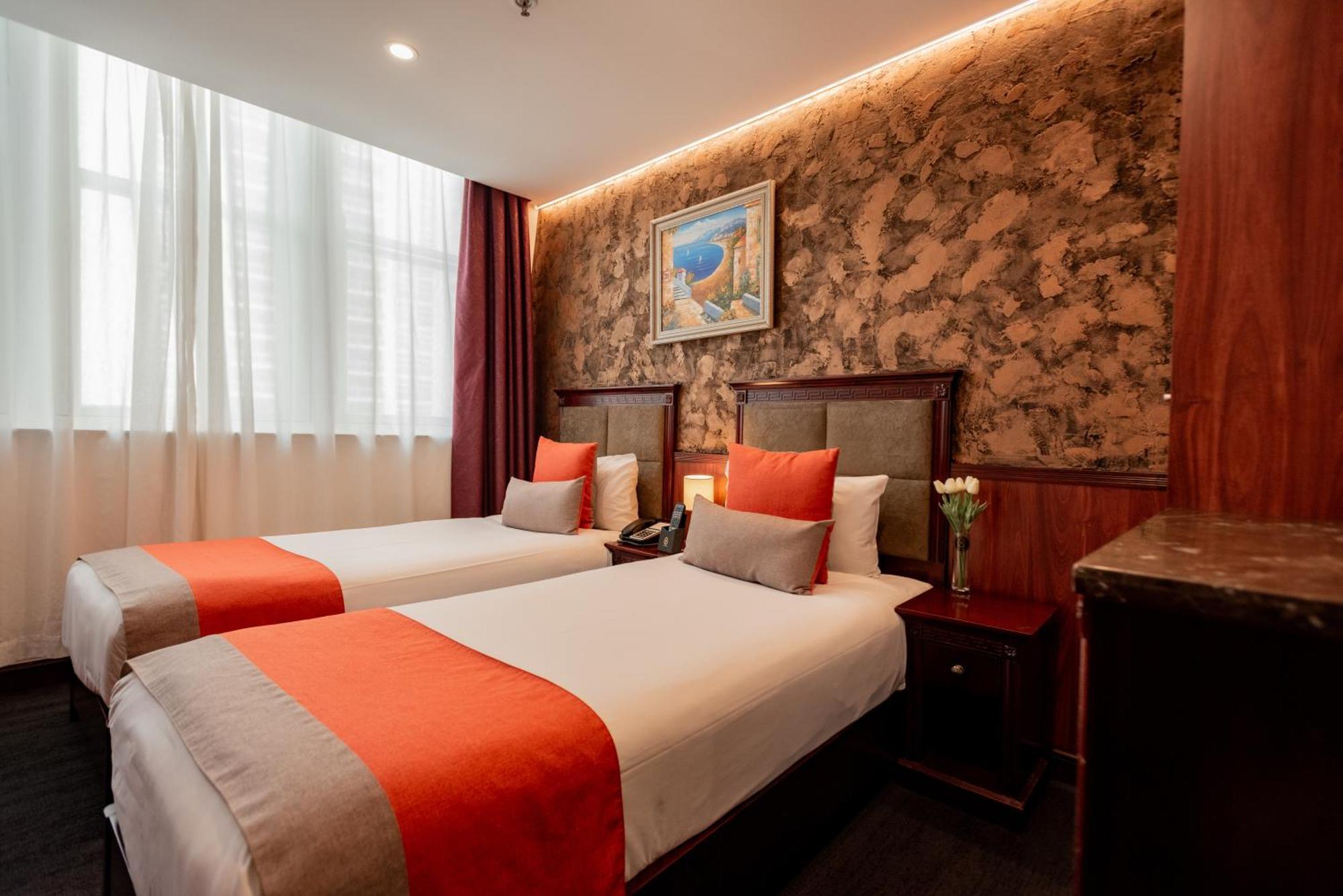 Zweibettzimmer mit Stadtblick