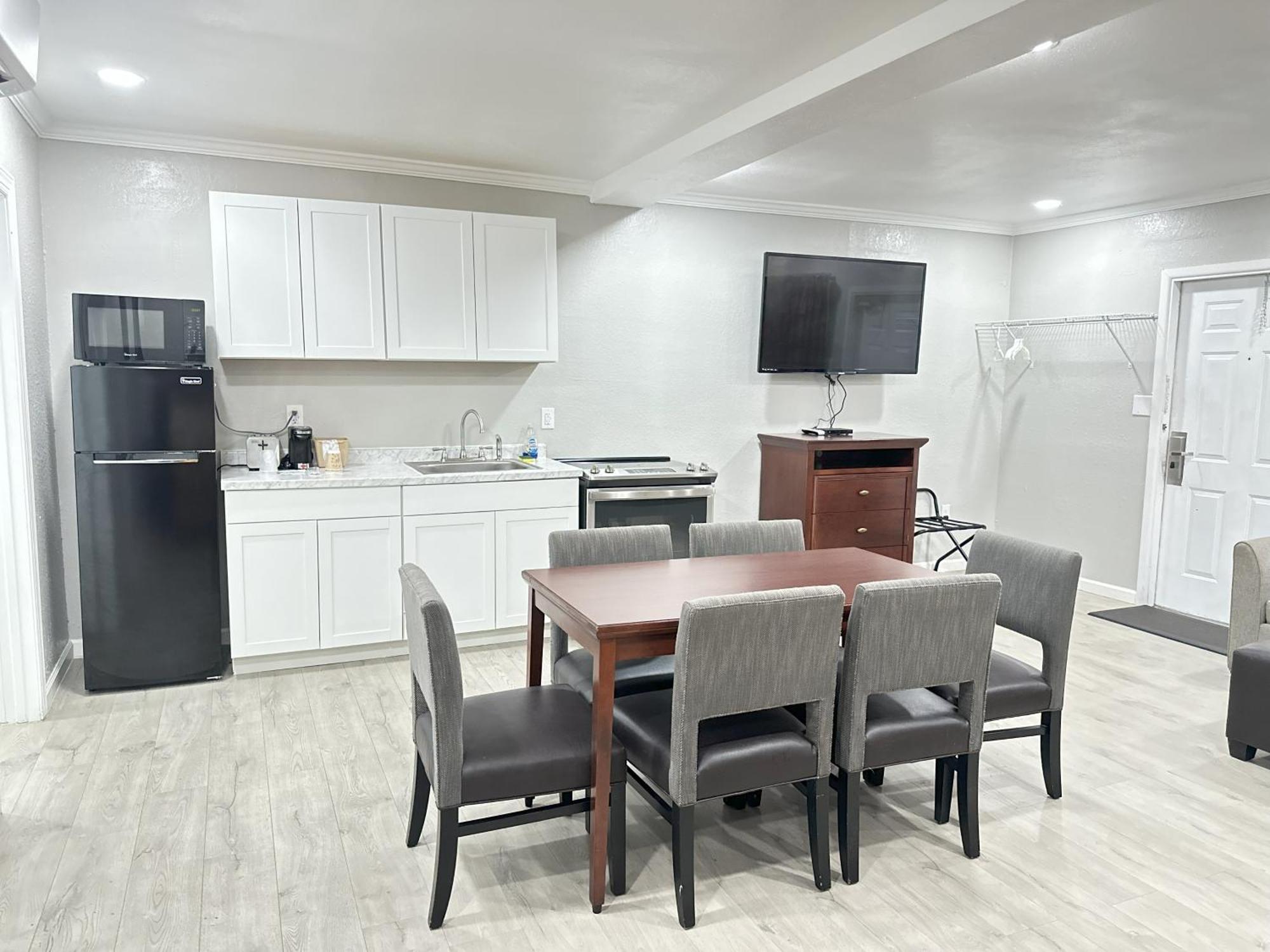 Two Bedroom Apartment Non-Smoking