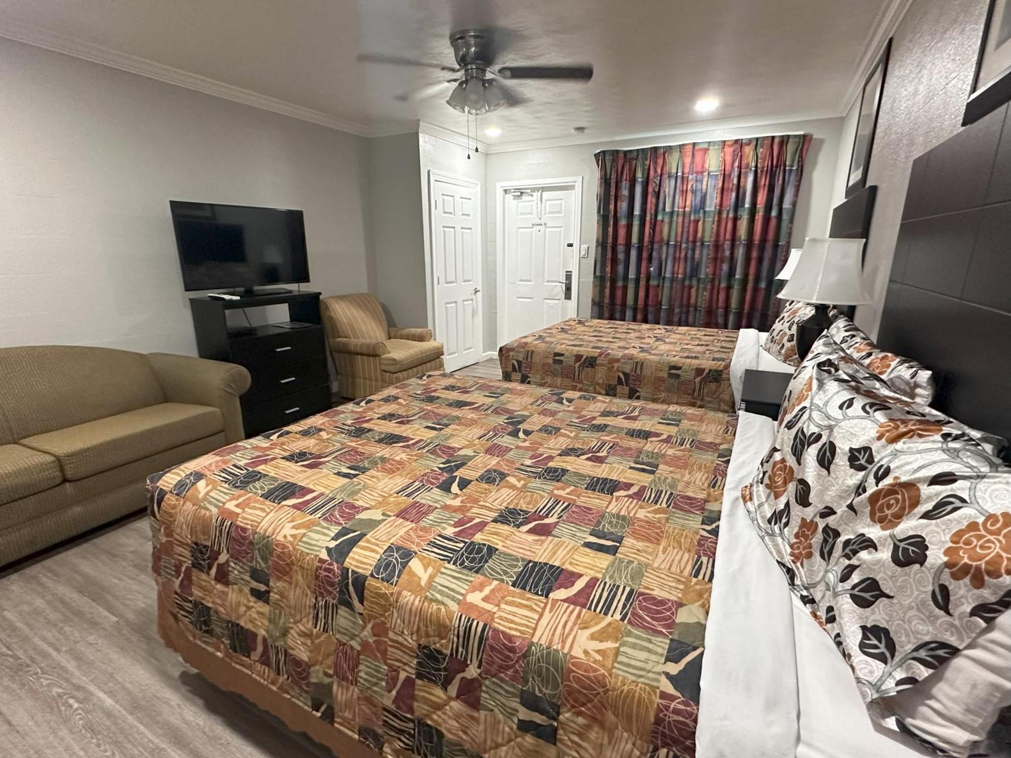 Deluxe Queen Room Two Queen Beds Non-Smoking