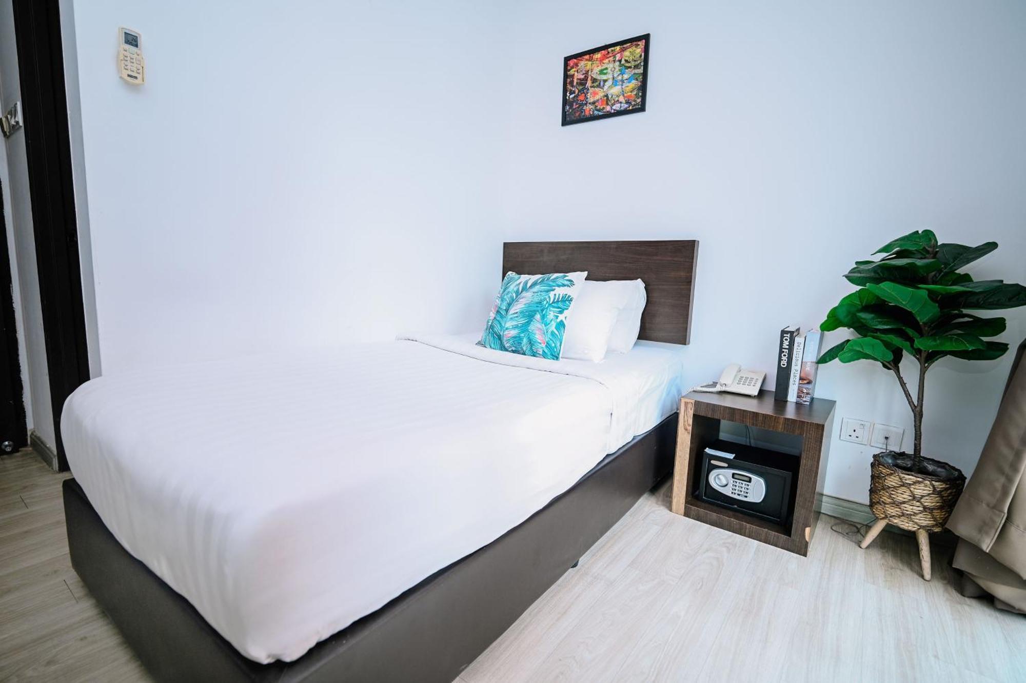 Deluxe Single Room,1628755436:JPEG