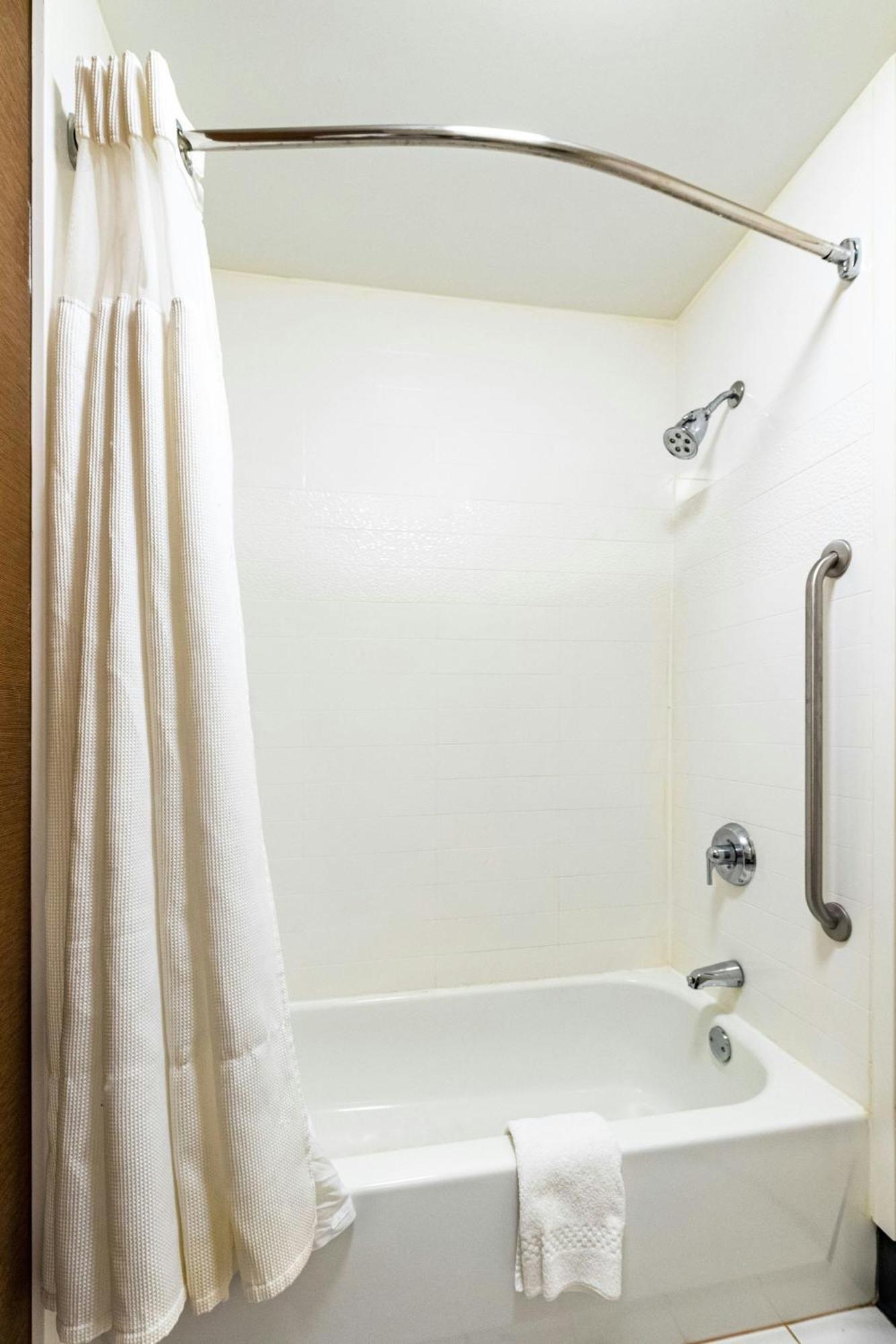 King Room Roll Shower Mobility Access or Hearing Accessible,1632251507:JPEG
