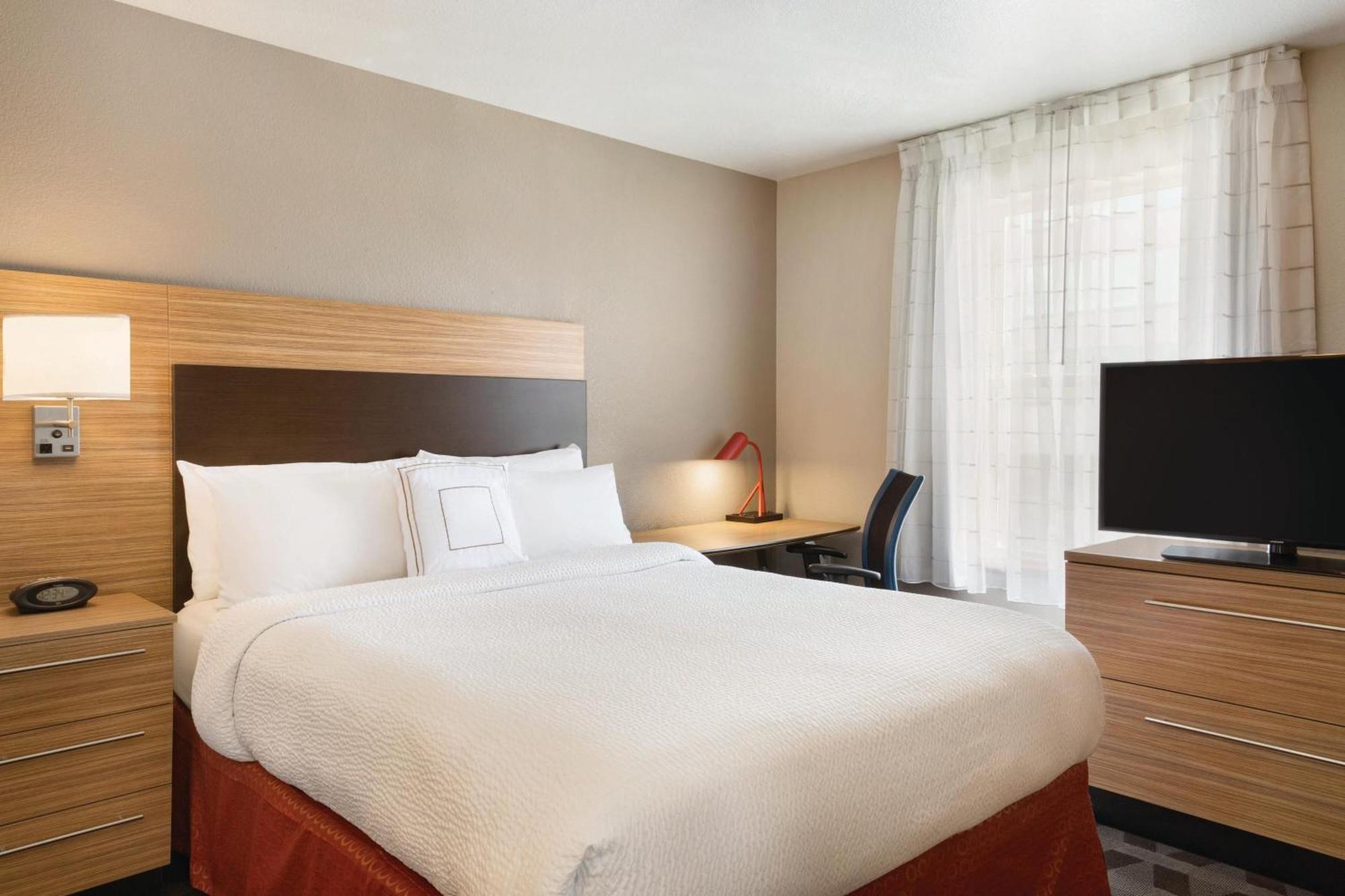 Two-Bedroom Suite,1634411056:JPEG