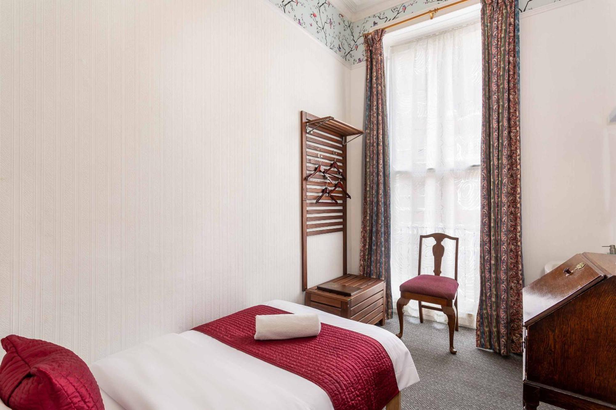 Camera Singola all'Ultimo Piano con Bagno in Comune