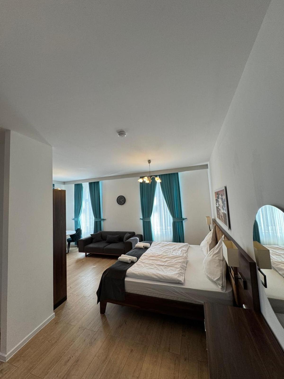 Deluxe Suite,1636039098:JPEG