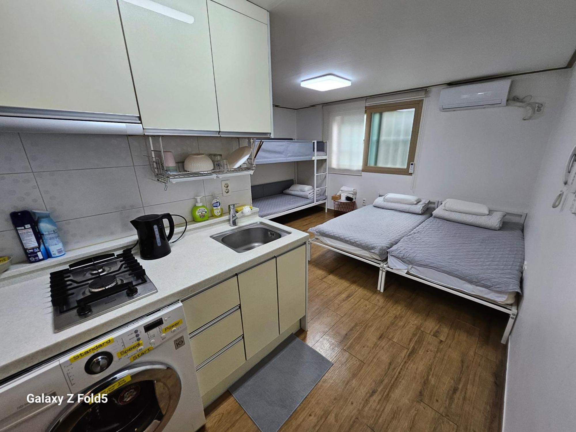 Triple Room,1765494891:JPEG