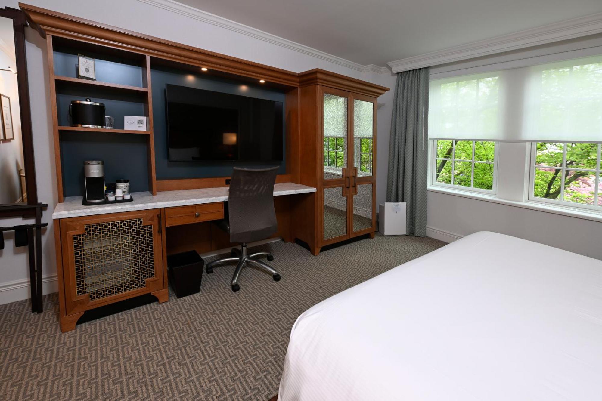 Junior King Suite with Seating Area,1639562506:JPEG