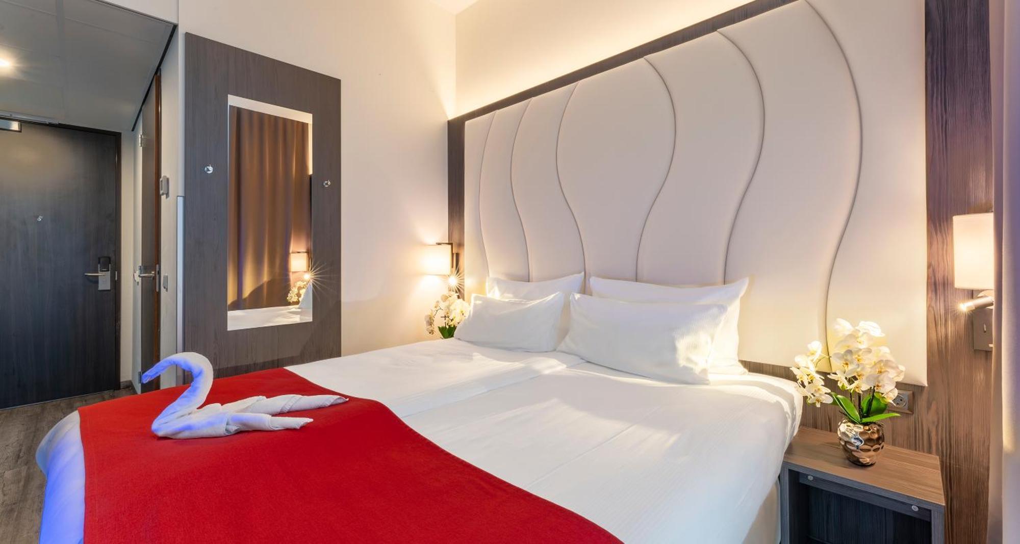 Double Room with Two Single Beds,1638517064:JPEG