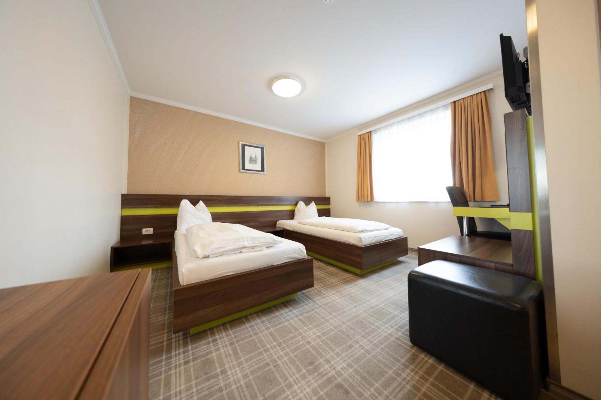 Twin Room,1640390572:JPEG
