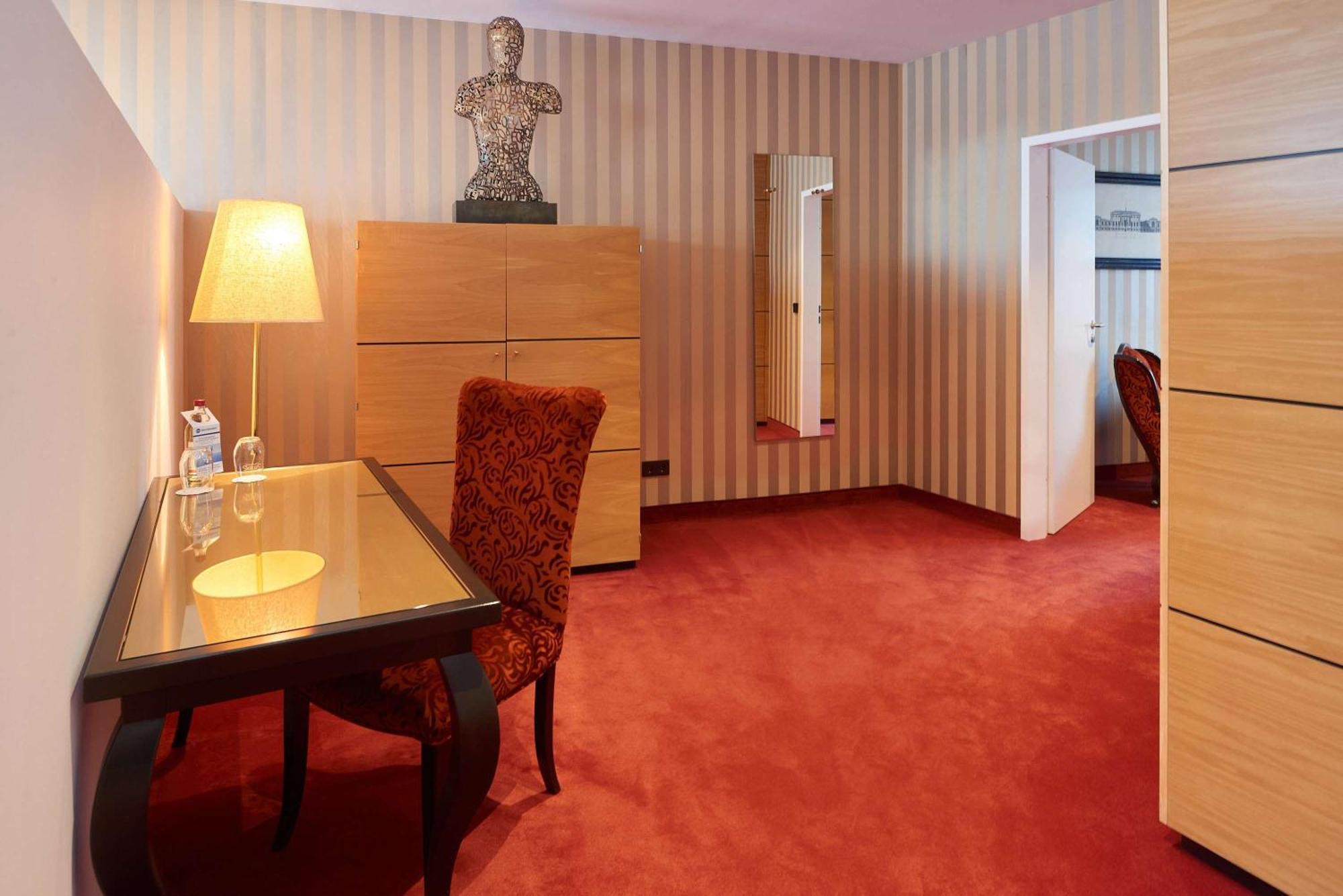 Suite with Balcony,1641719421:JPEG